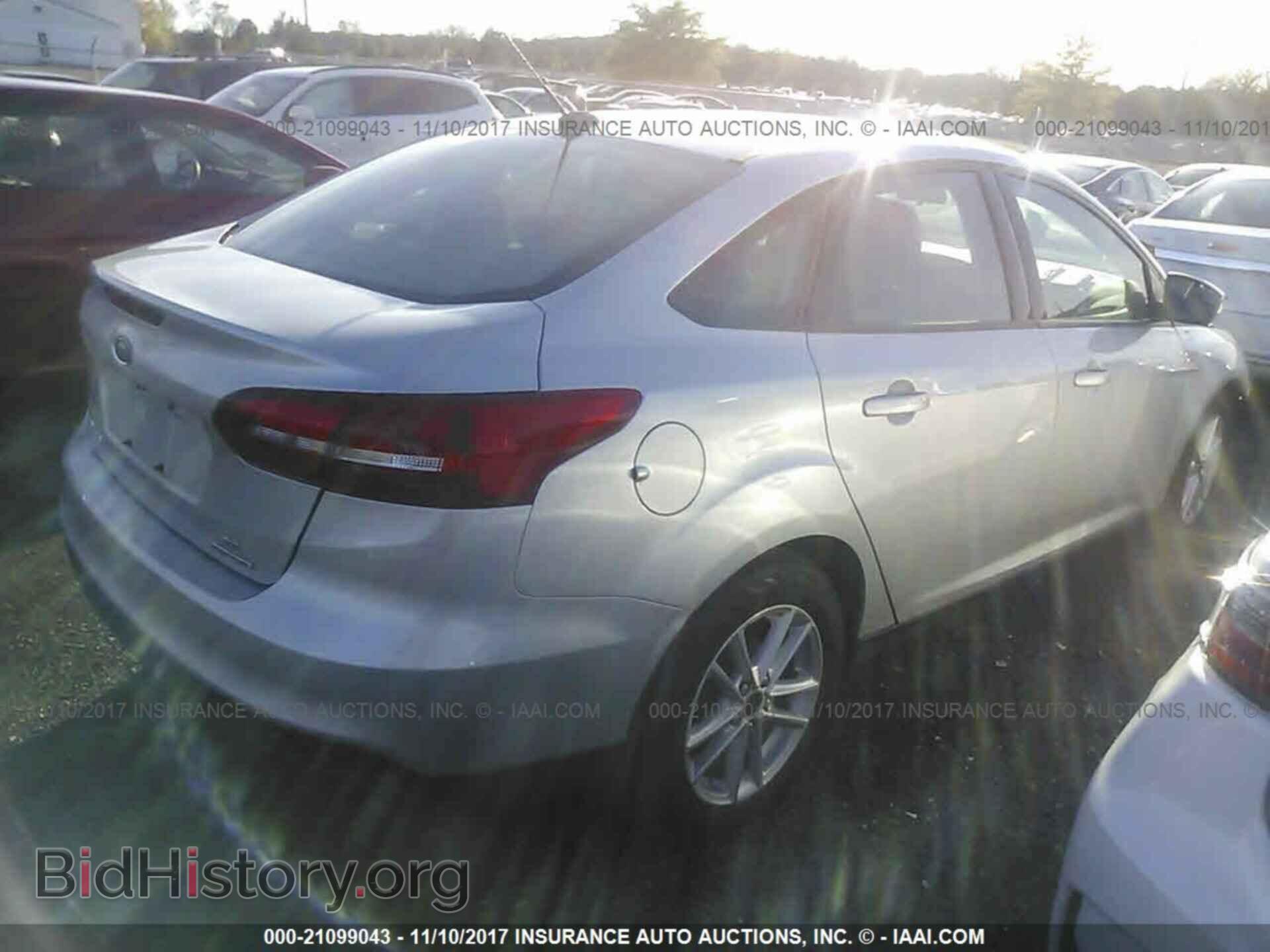 2016 Ford Focus - VIN: 1FADP3F23GL318443 - Photo 4