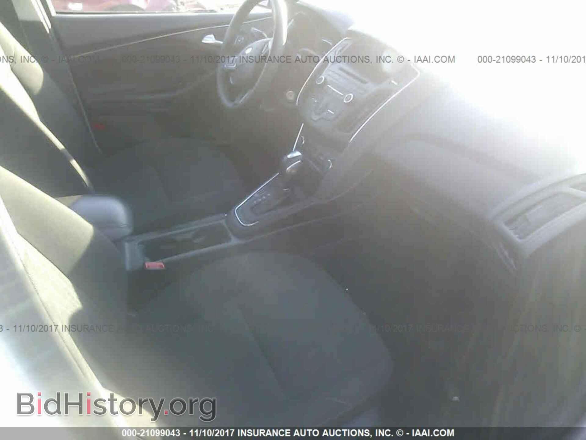 2016 Ford Focus - VIN: 1FADP3F23GL318443 - Photo 5