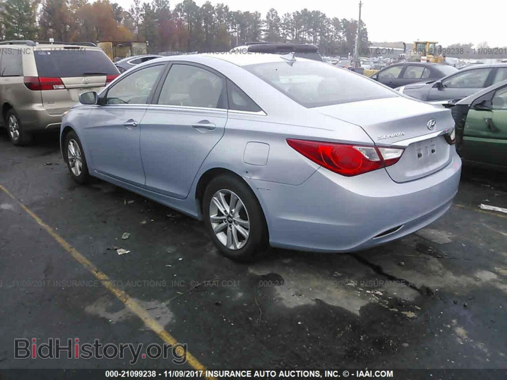 2012 Hyundai Sonata - VIN: 5NPEB4AC7CH456892 - Photo 3