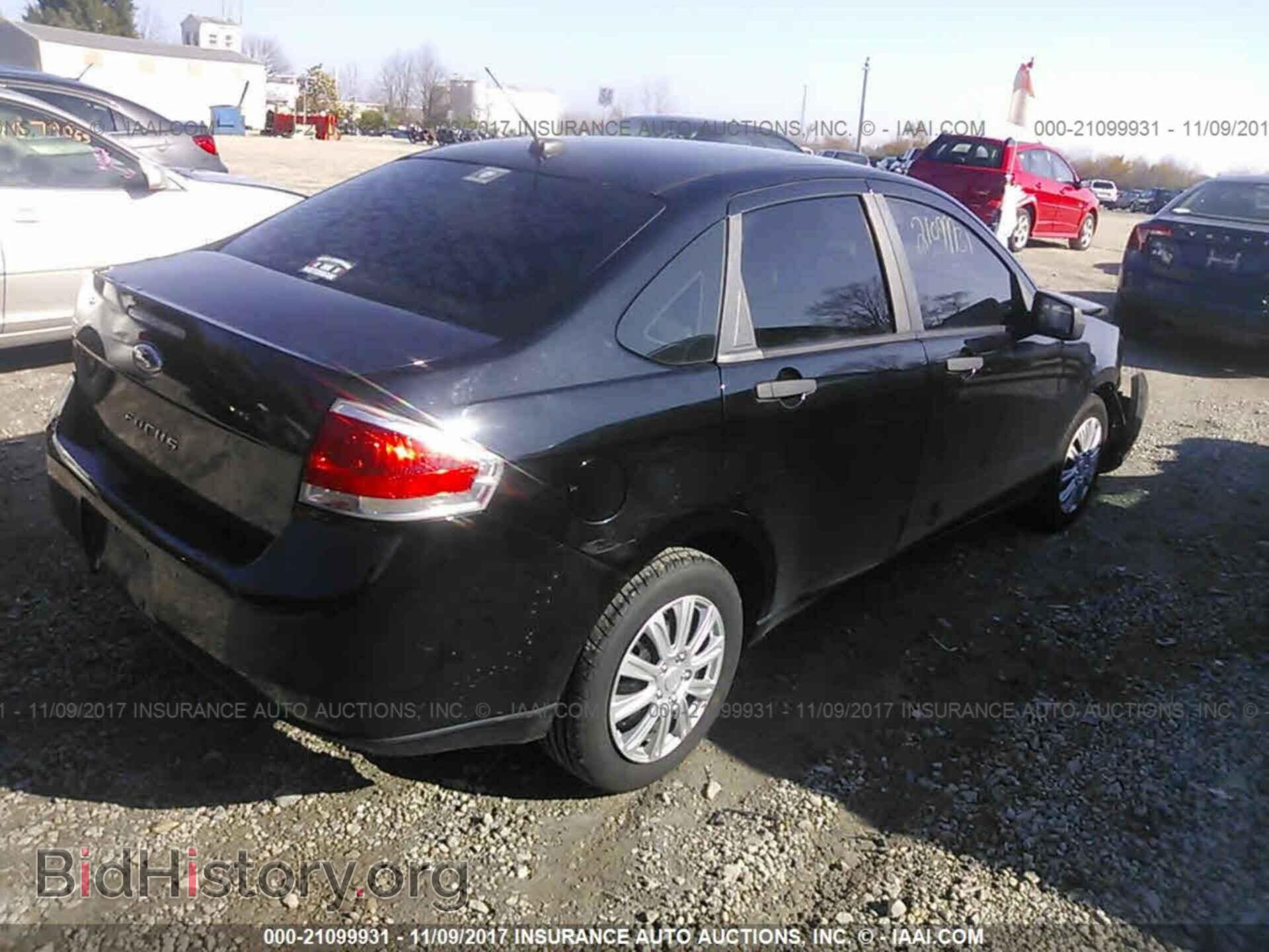 2011 Ford Focus - VIN: 1FAHP3EN8BW132210 - Photo 4