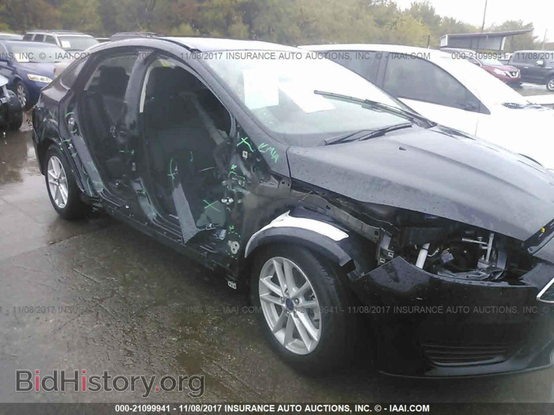 2017 Ford Focus - VIN: 1FADP3F2XHL266794 - Photo 6