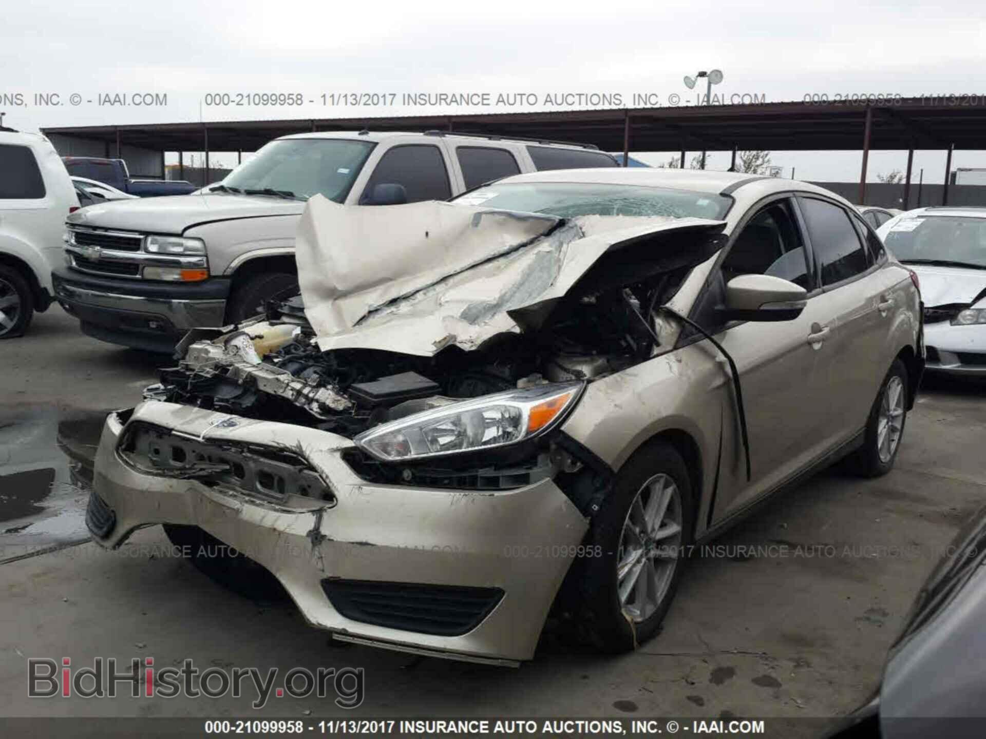 2017 Ford Focus - VIN: 1FADP3F20HL253827 - Photo 2
