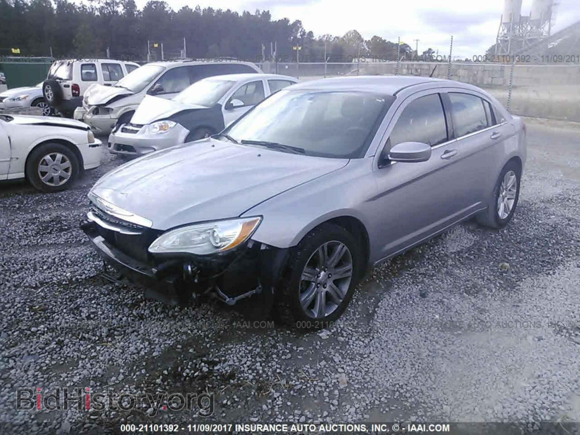 2013 Chrysler 200 - VIN: 1C3CCBAB5DN705339 - Фото 2
