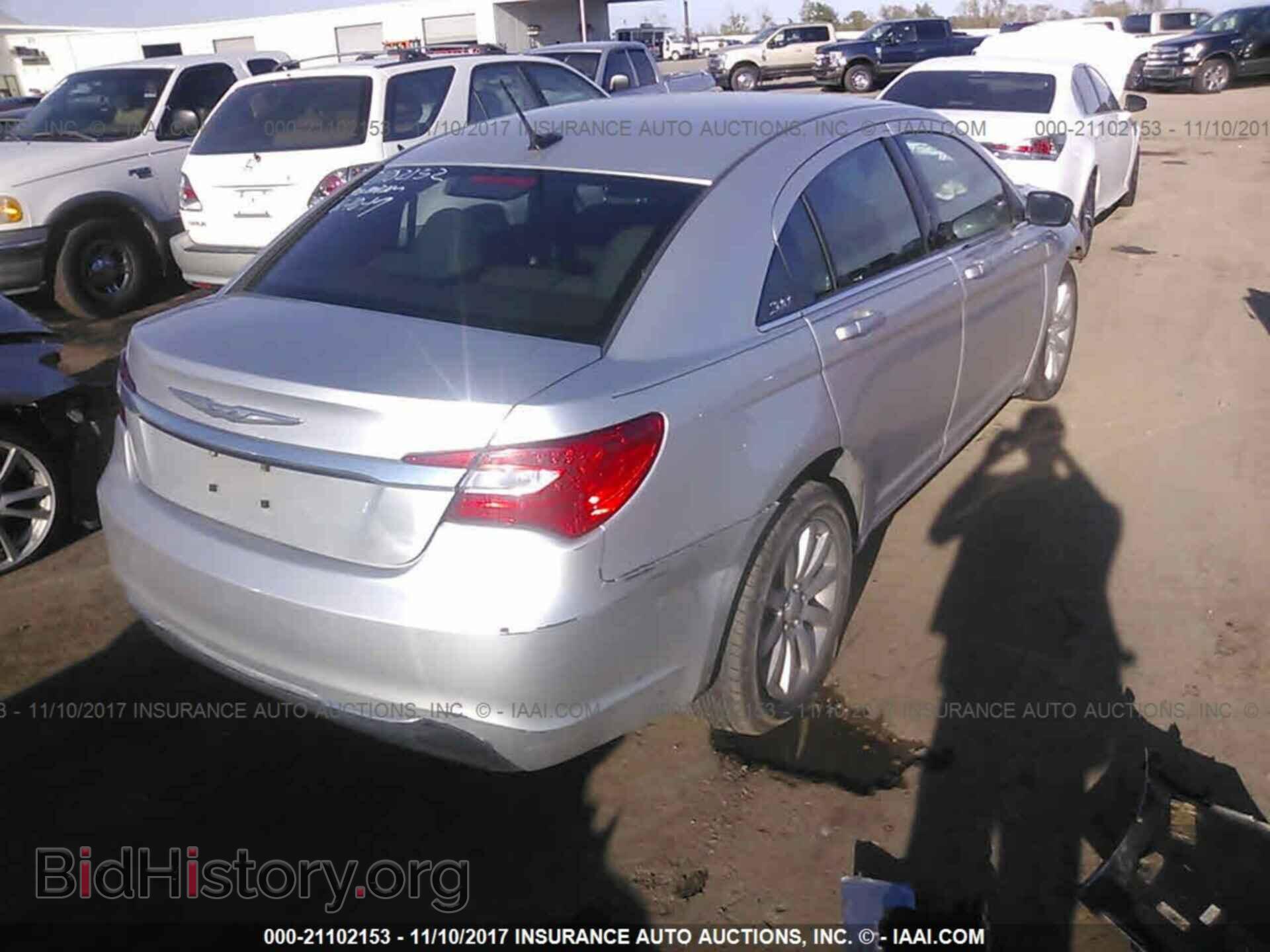 2012 Chrysler 200 - VIN: 1C3CCBBB8CN131137 - Photo 4