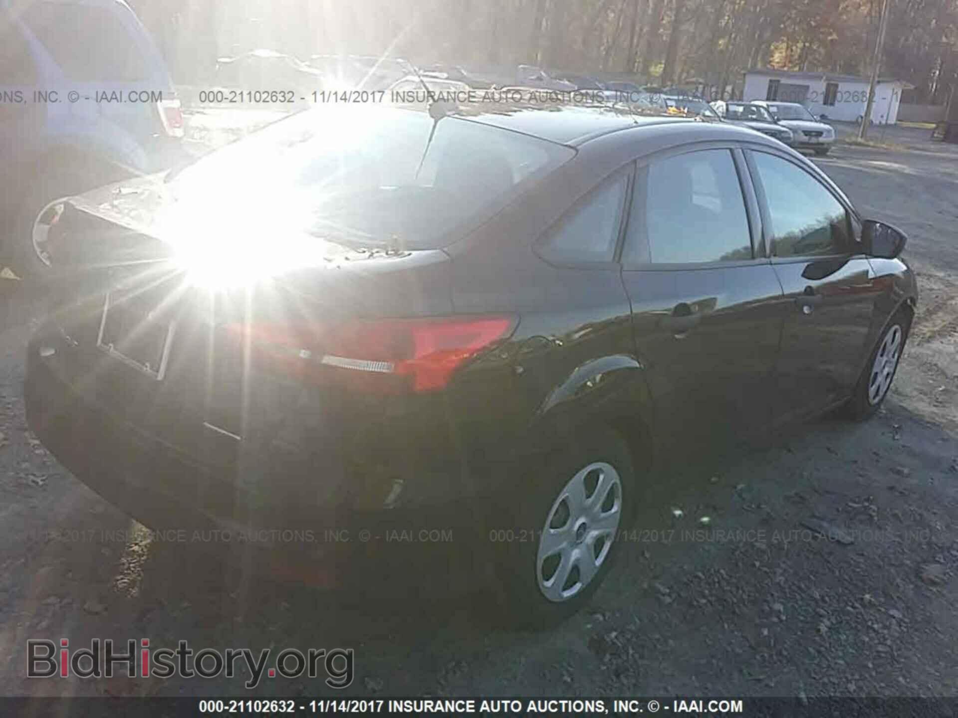 2016 Ford Focus - VIN: 1FADP3E21GL403606 - Photo 4