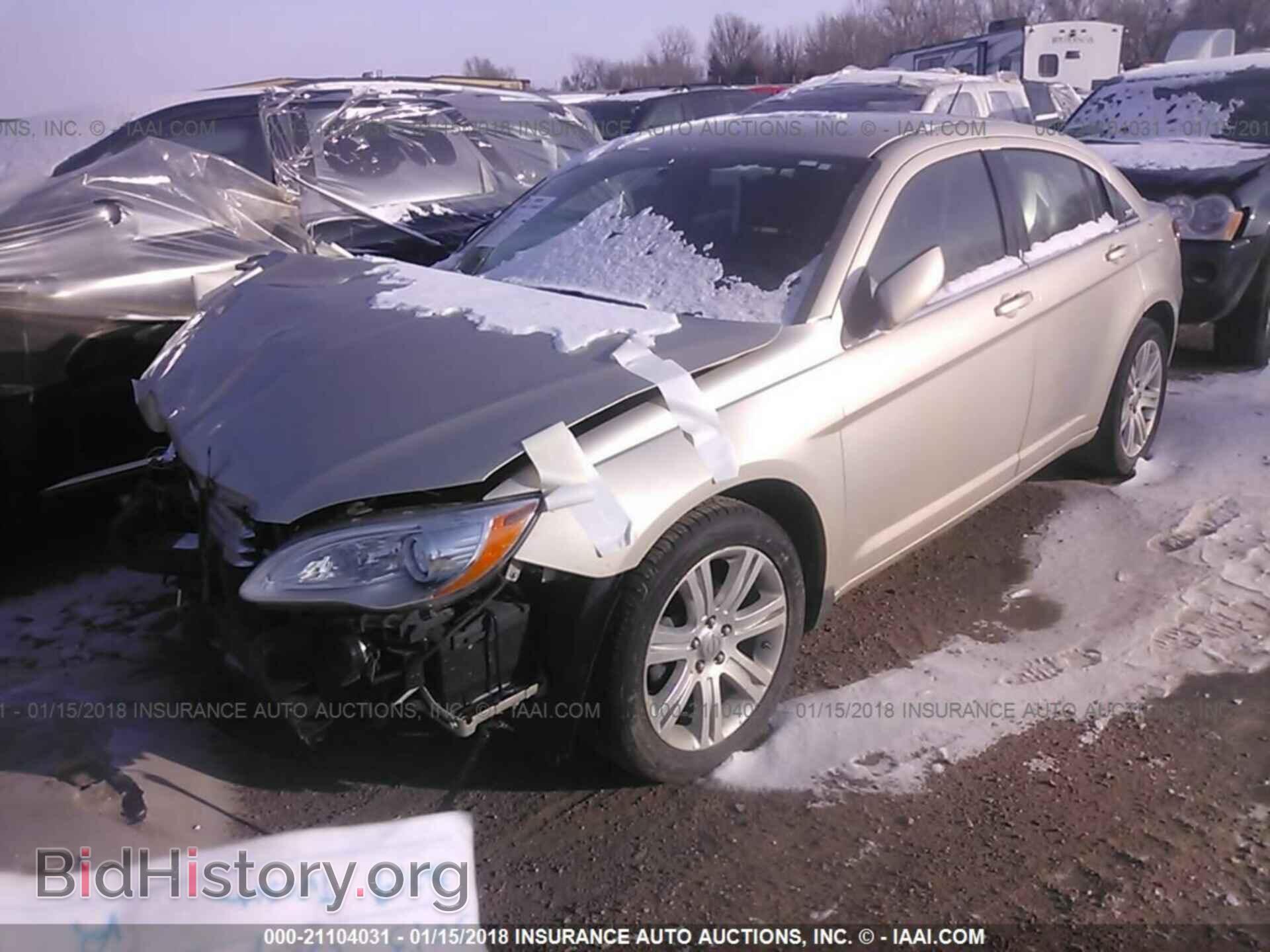 2013 Chrysler 200 - VIN: 1C3CCBBB4DN696146 - Фото 2