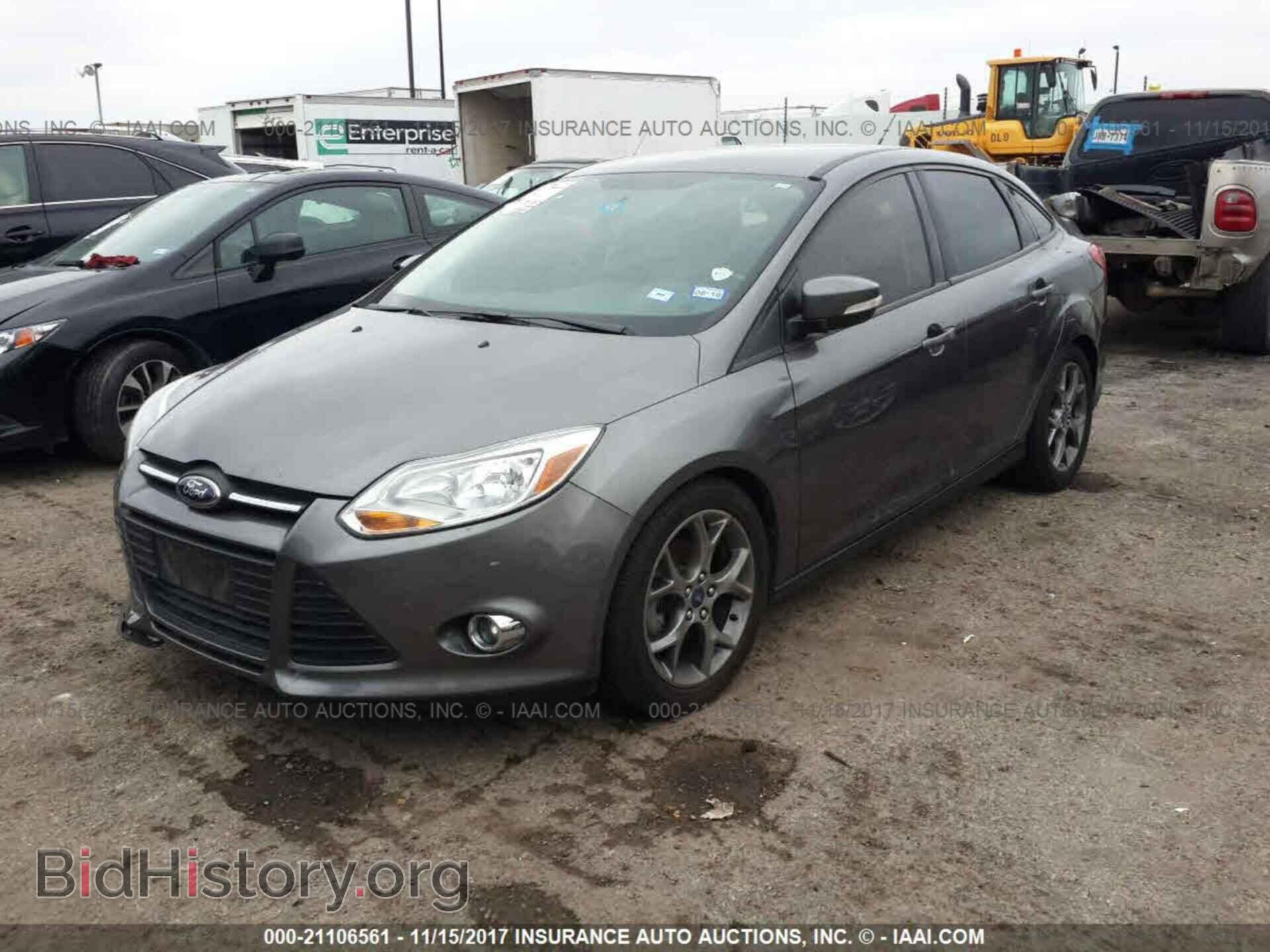 2014 Ford Focus - VIN: 1FADP3F24EL122931 - Photo 2