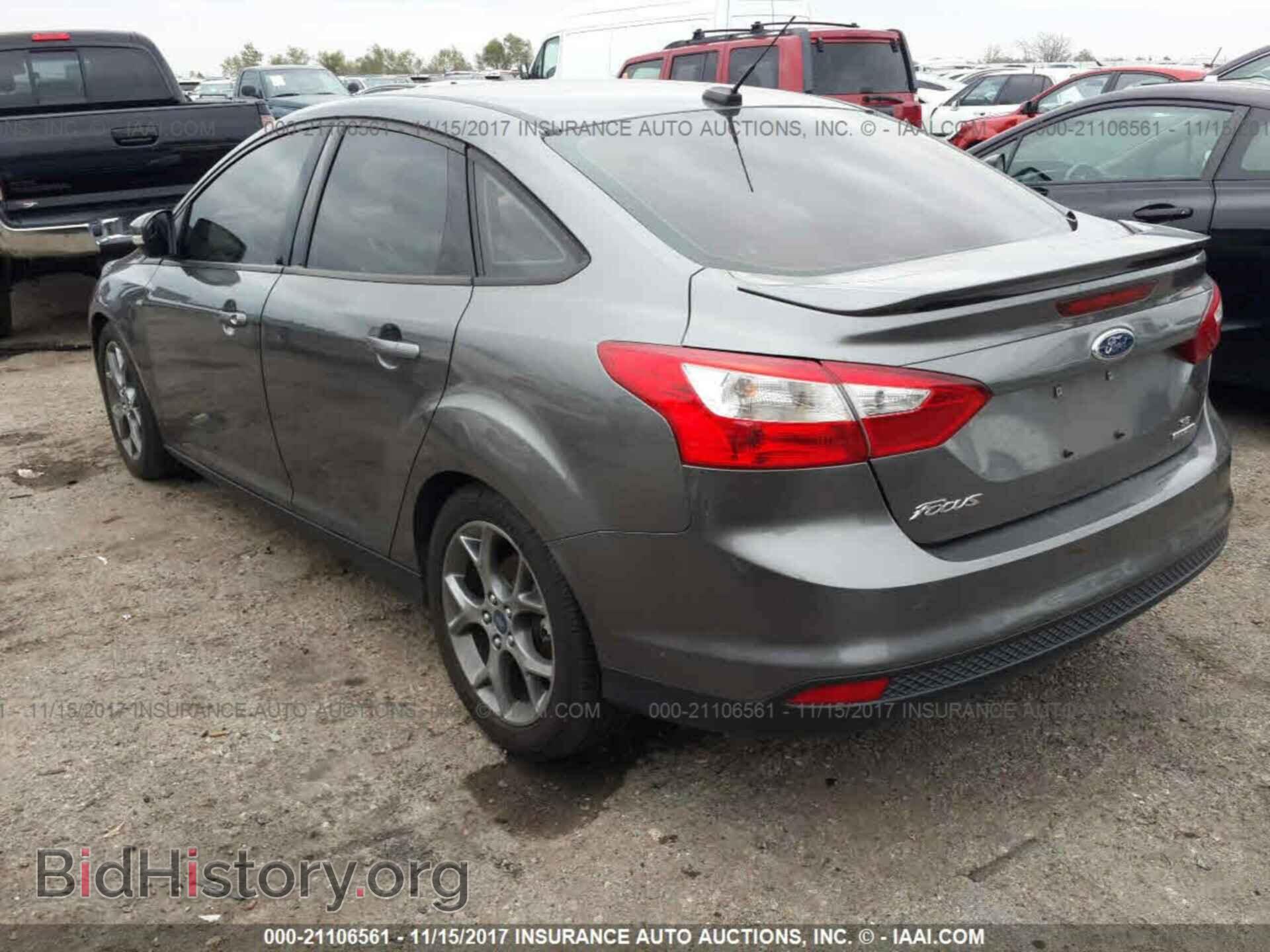 2014 Ford Focus - VIN: 1FADP3F24EL122931 - Photo 3