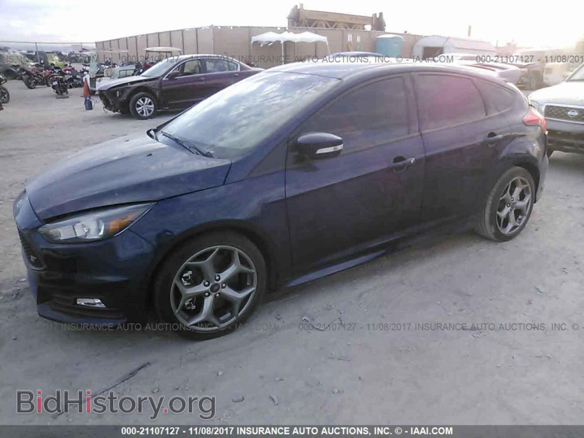 2017 Ford Focus - VIN: 1FADP3L92HL308425 - Photo 2