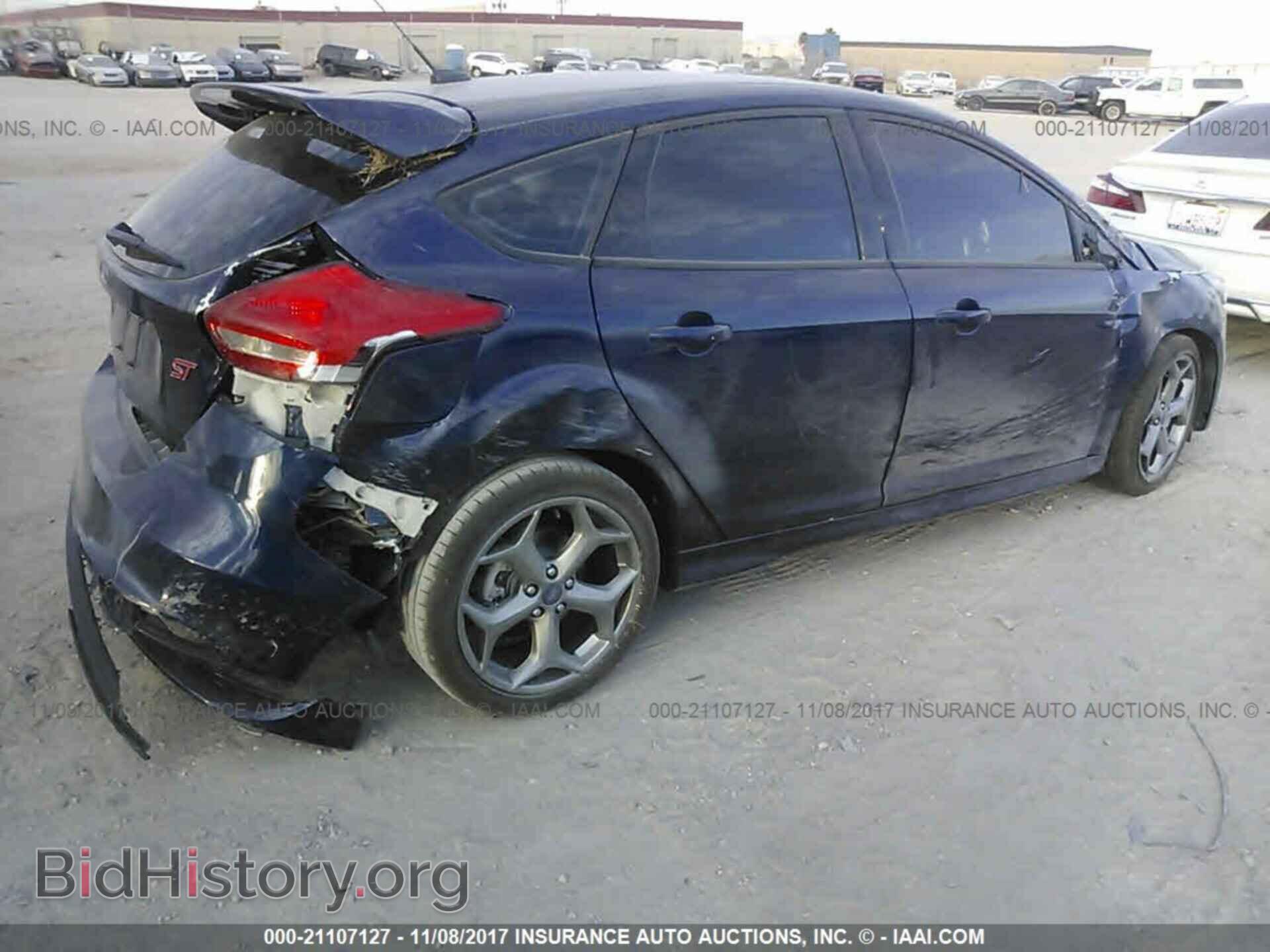 2017 Ford Focus - VIN: 1FADP3L92HL308425 - Photo 4