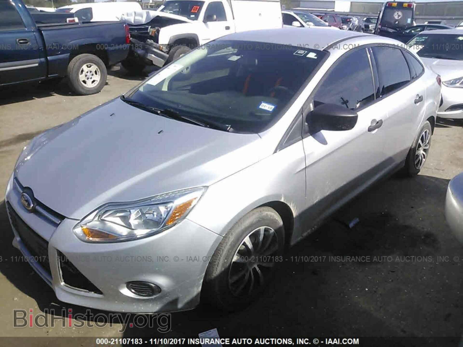 2014 Ford Focus - VIN: 1FADP3E20EL430065 - Photo 2