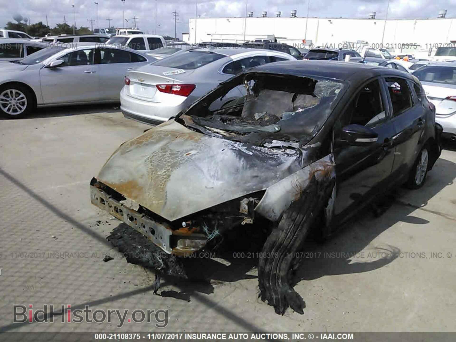 2017 Ford Focus - VIN: 1FADP3K21HL248898 - Photo 2