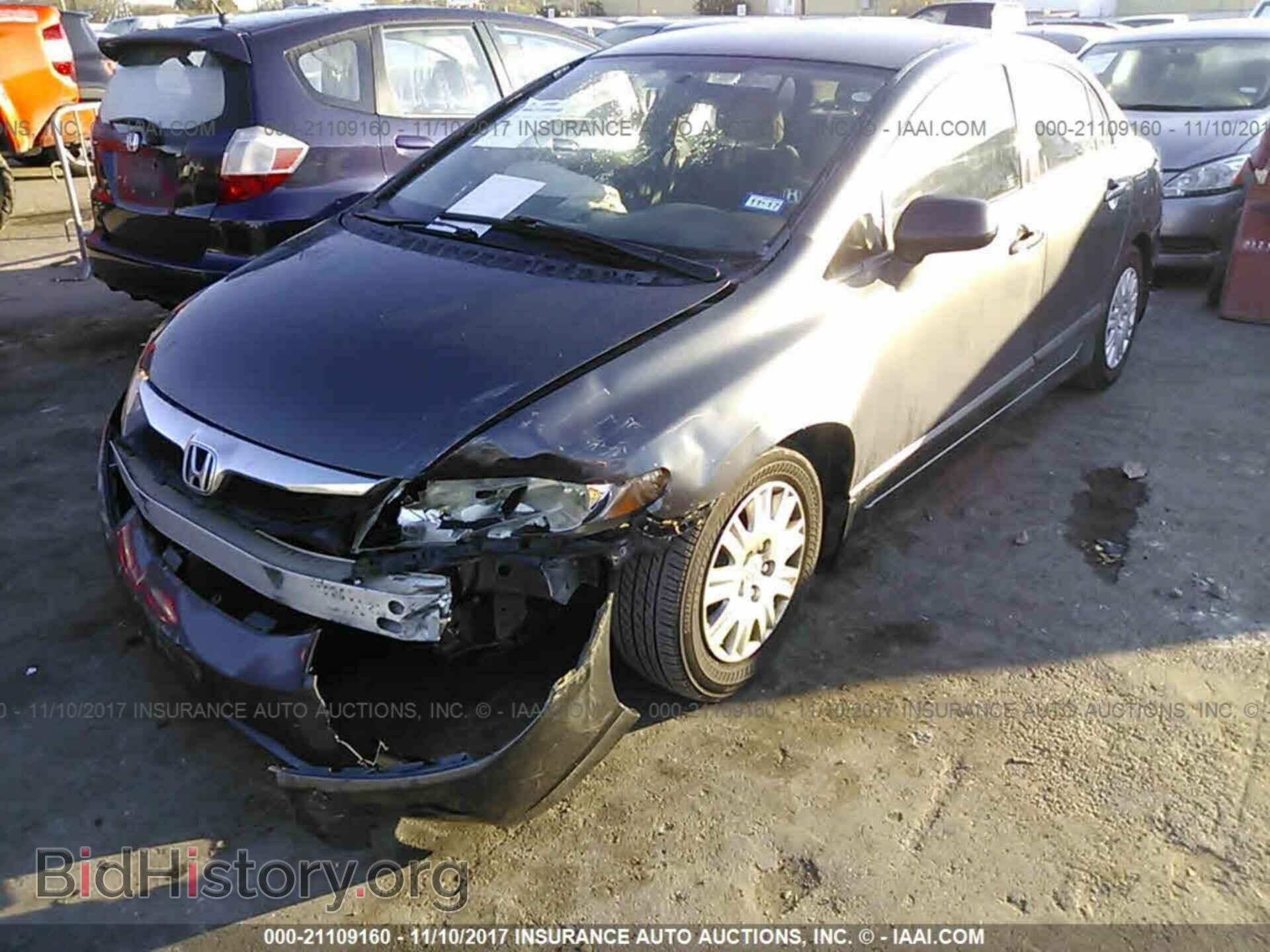 2011 Honda Civic - VIN: 2HGFA1F33BH520496 - Фото 2