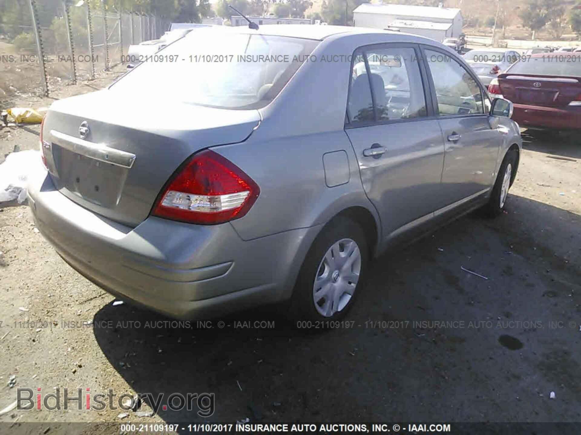 2011 Nissan Versa - VIN: 3N1BC1AP1BL466031 - Фото 4