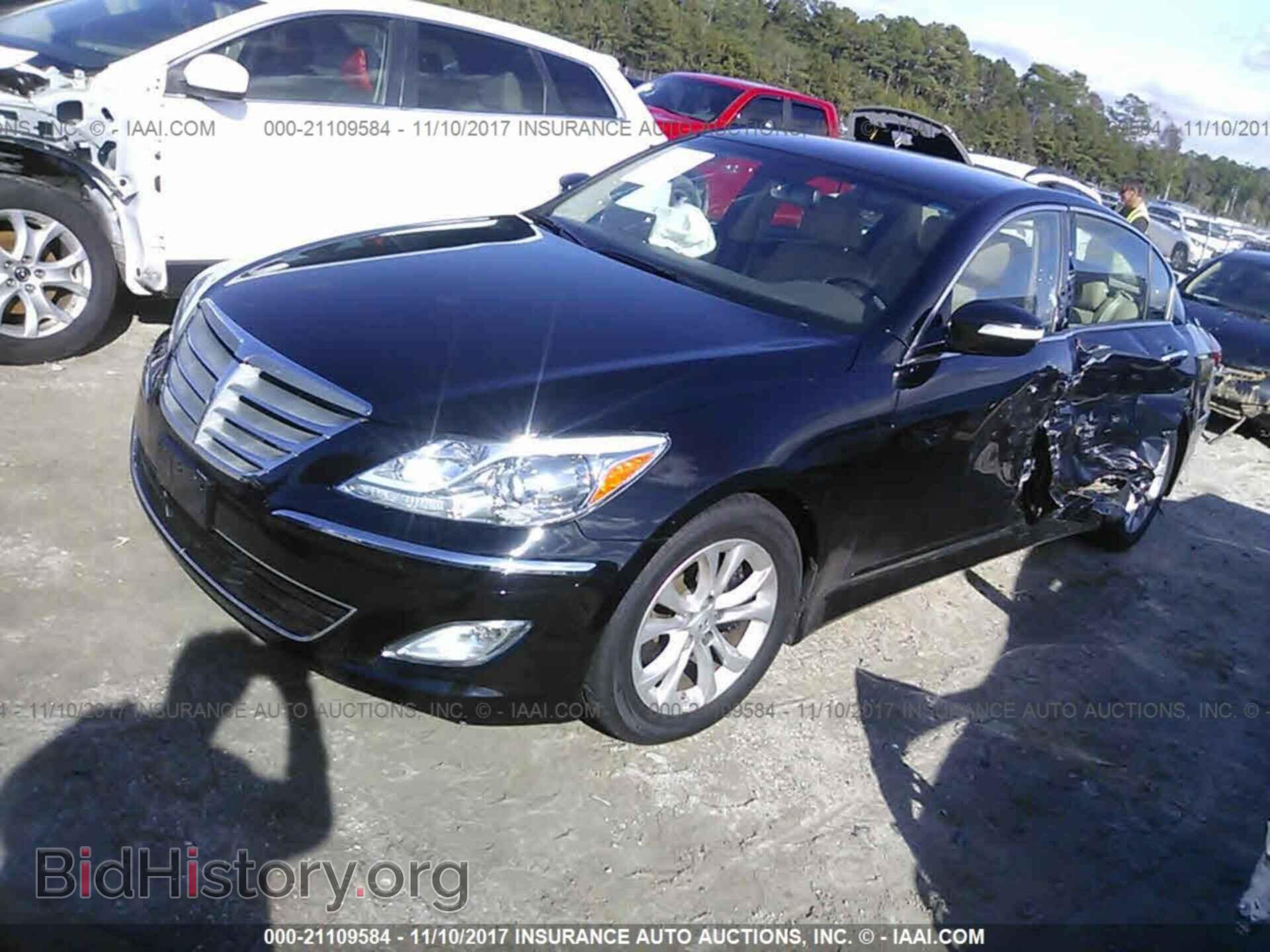 2013 Hyundai Genesis - VIN: KMHGC4DDXDU237602 - Фото 2