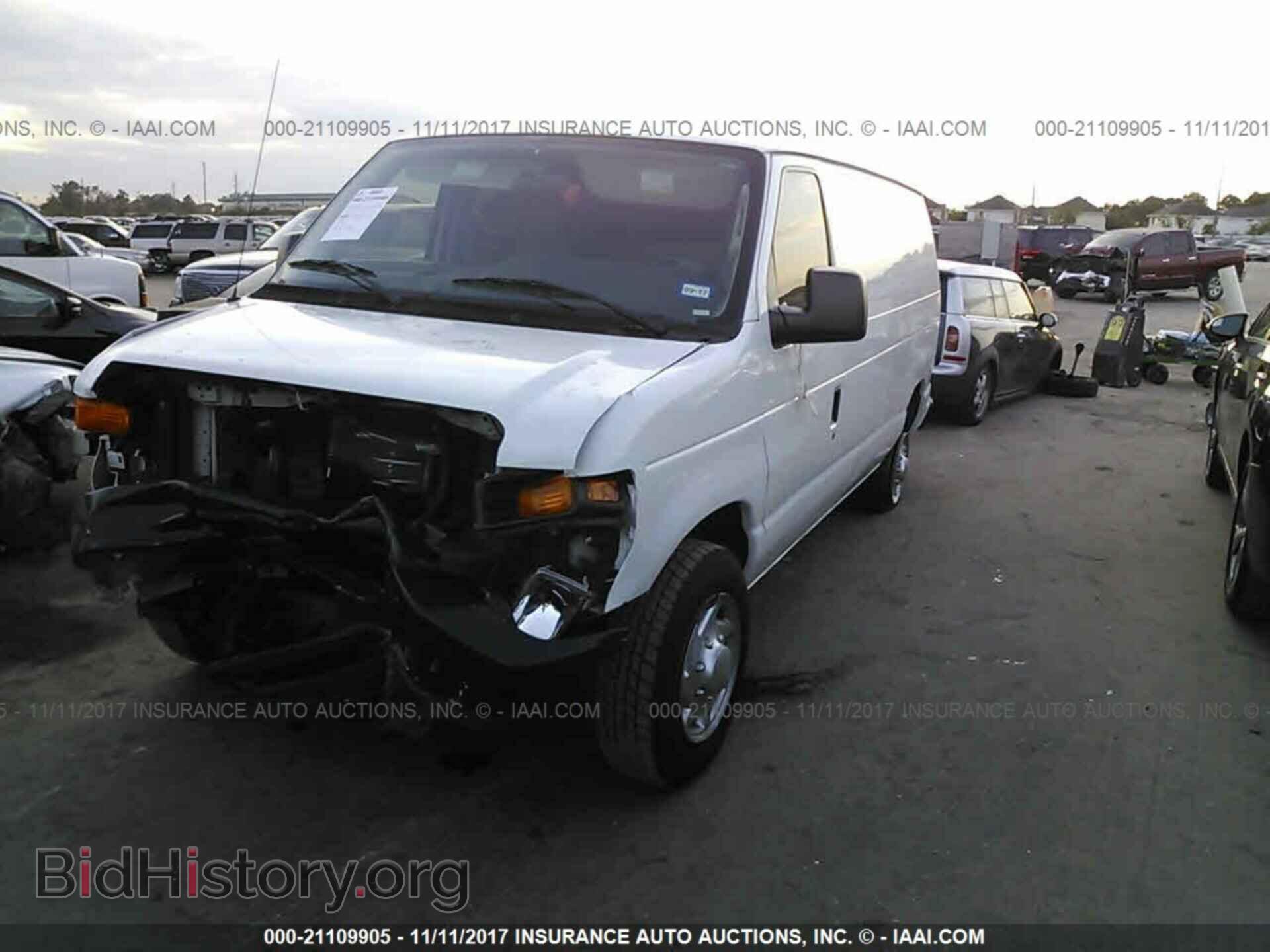 2011 Ford Econoline - VIN: 1FTNE1EWXBDA20701 - Фото 2