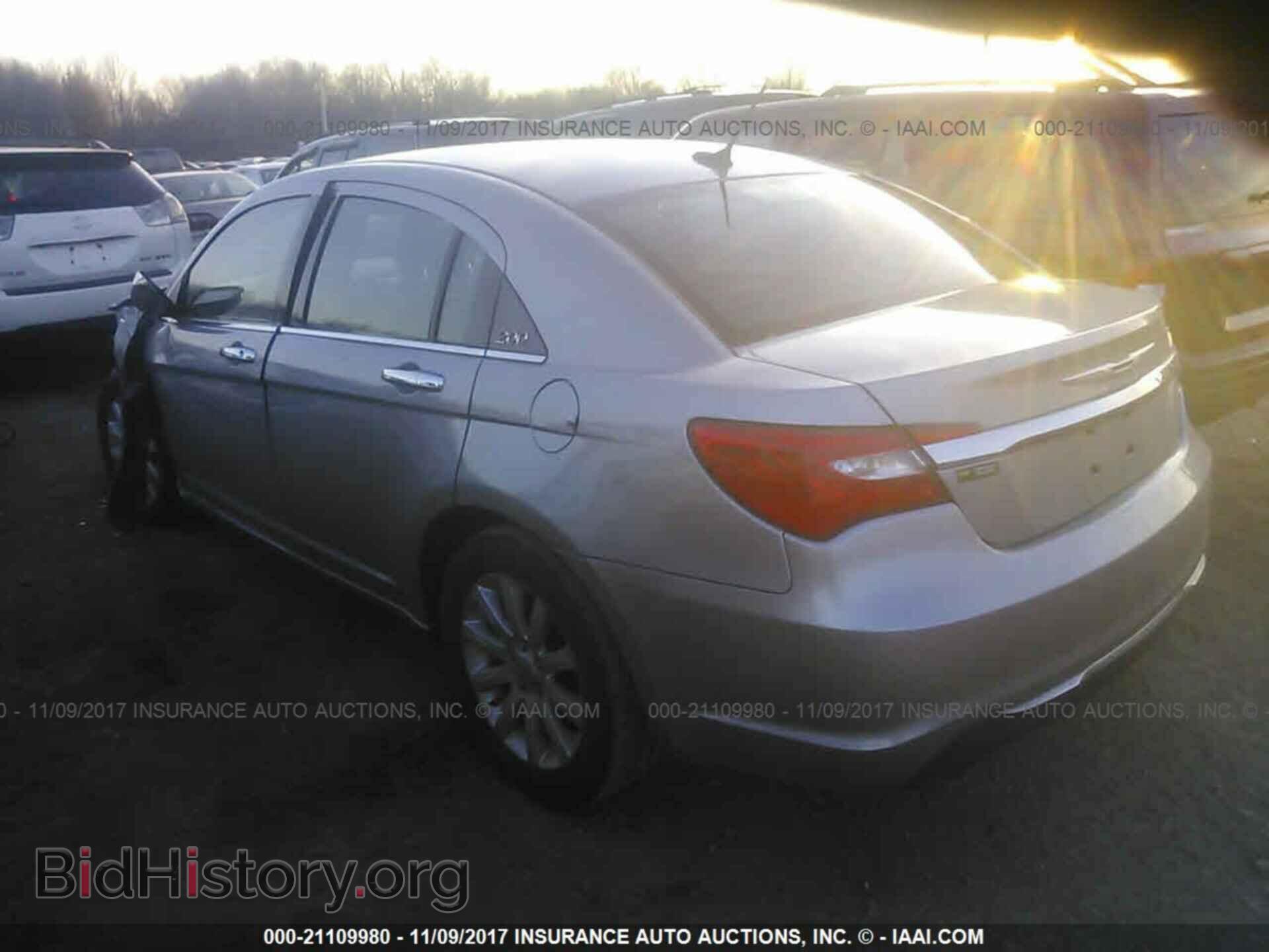 2013 Chrysler 200 - VIN: 1C3CCBCG8DN553887 - Фото 3