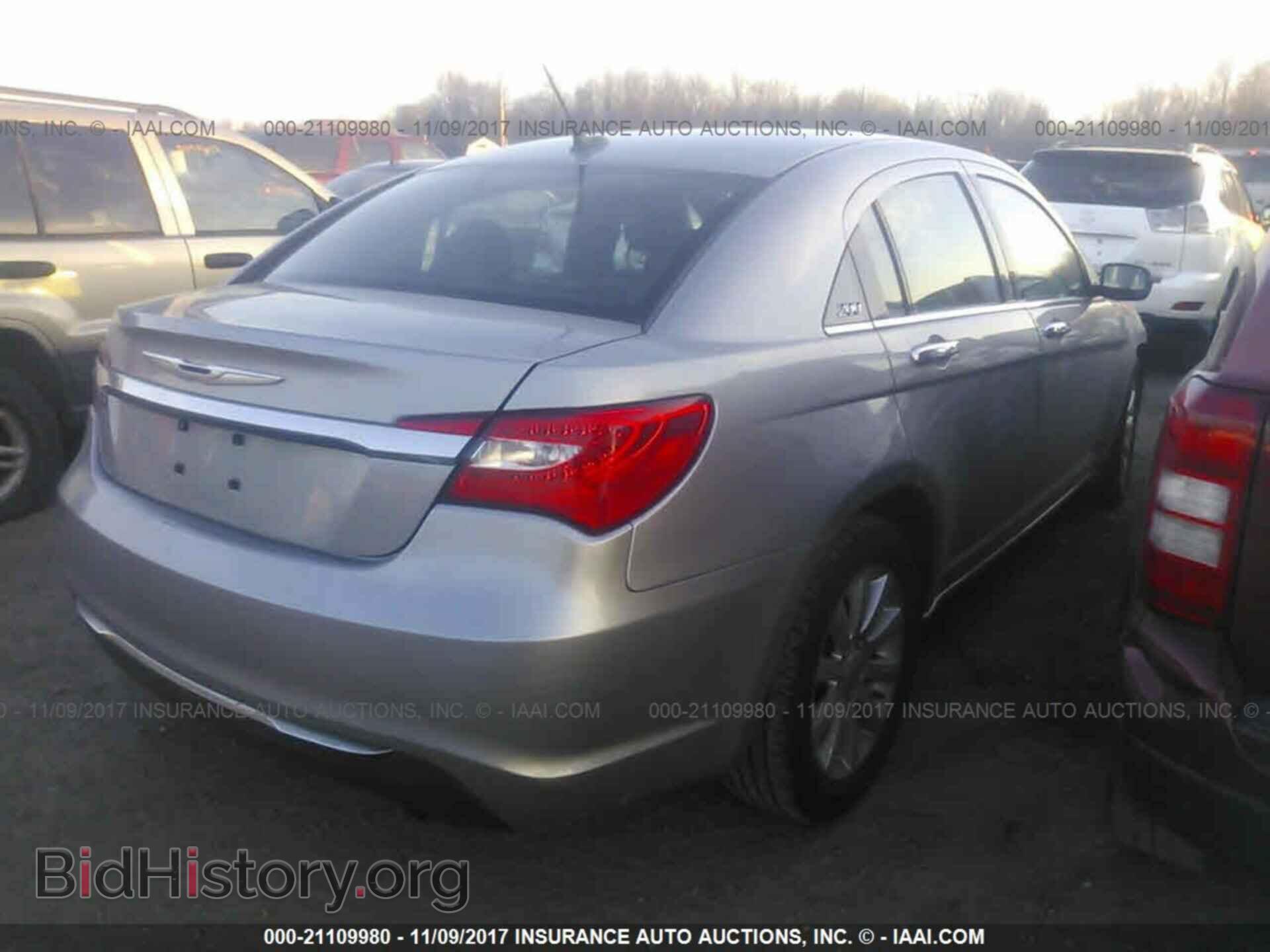 2013 Chrysler 200 - VIN: 1C3CCBCG8DN553887 - Фото 4