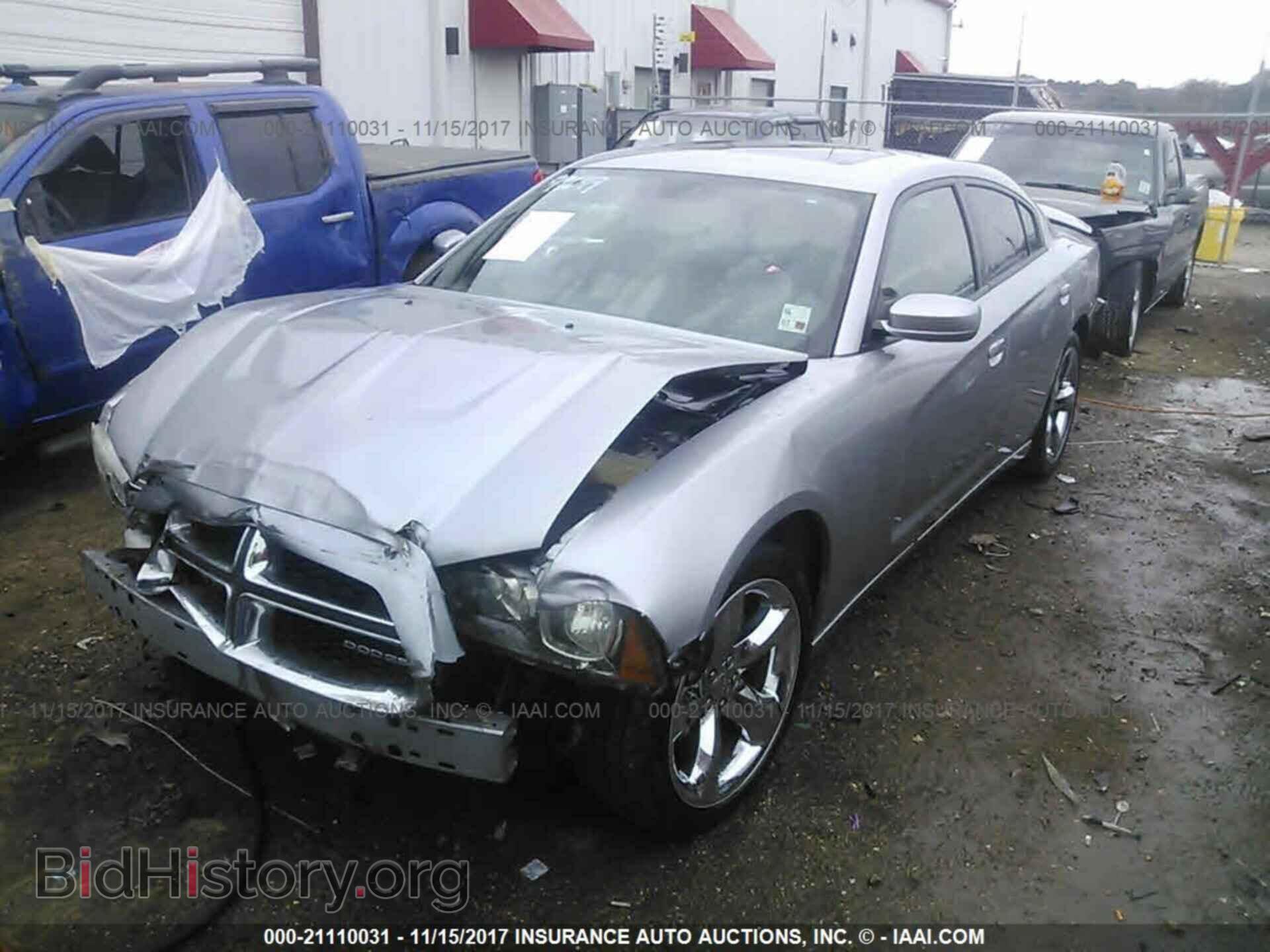 2011 Dodge Charger - VIN: 2B3CL3CG5BH521004 - Фото 2