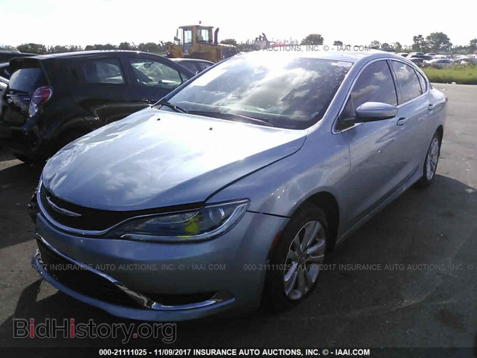2015 Chrysler 200 - VIN: 1C3CCCAB7FN725245 - Photo 2