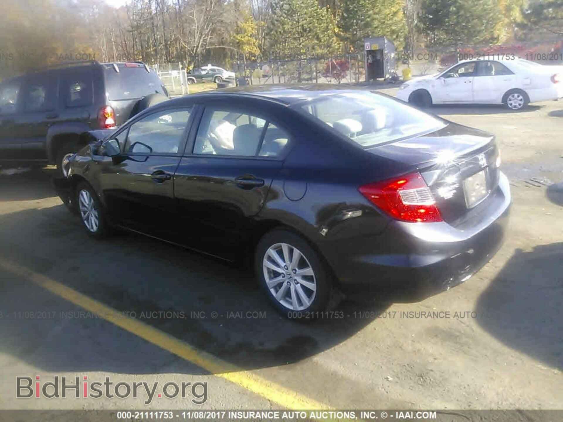 2012 Honda Civic - VIN: 2HGFB2F84CH316662 - Photo 3