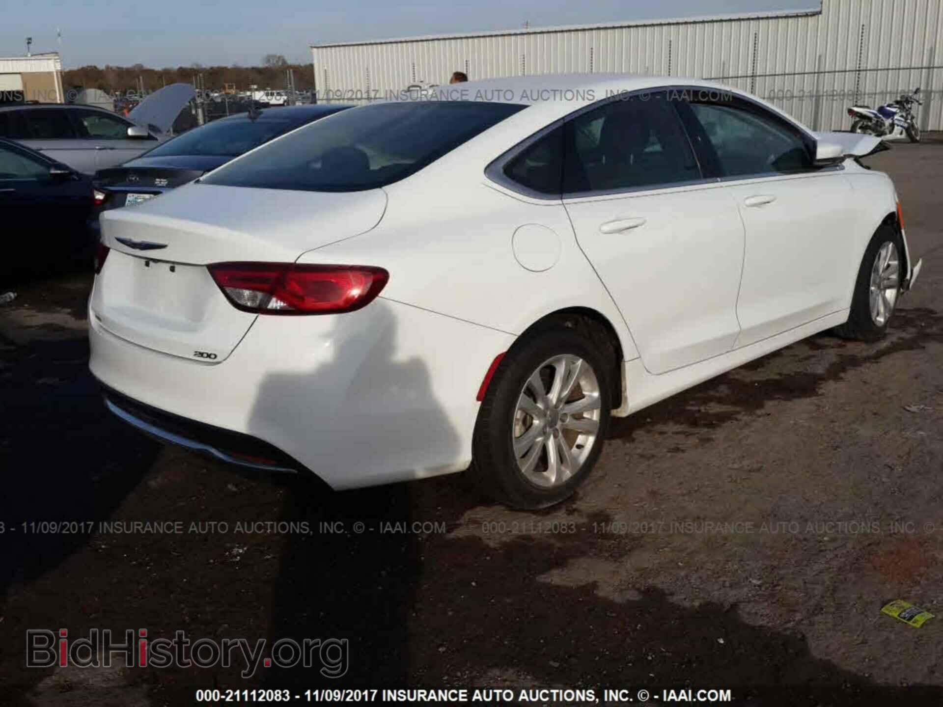2015 Chrysler 200 - VIN: 1C3CCCAB6FN590906 - Photo 4