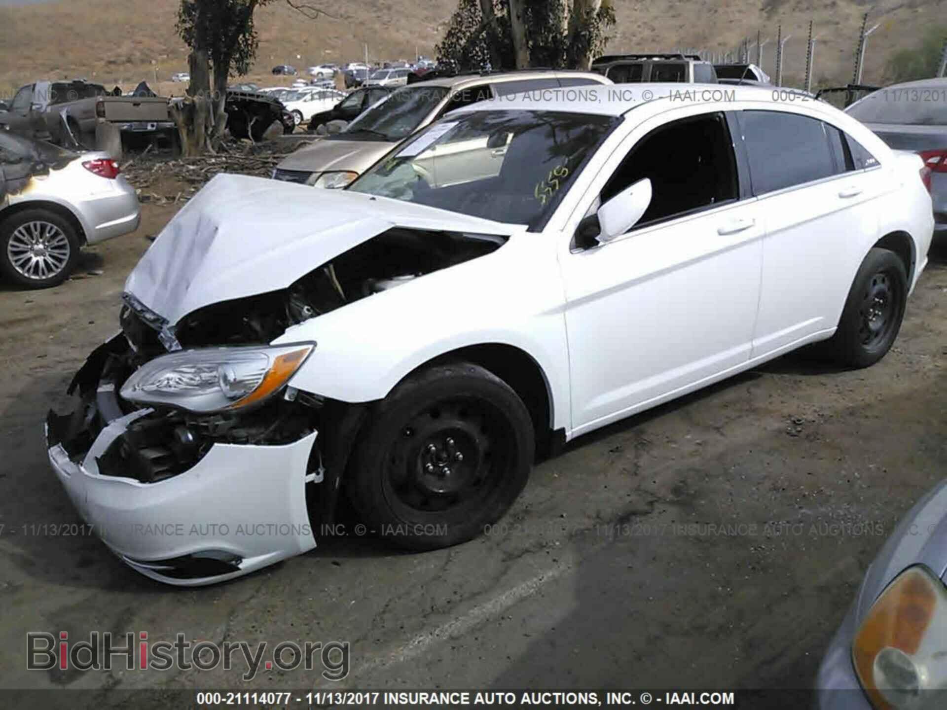 2013 Chrysler 200 - VIN: 1C3CCBBB4DN735558 - Photo 2