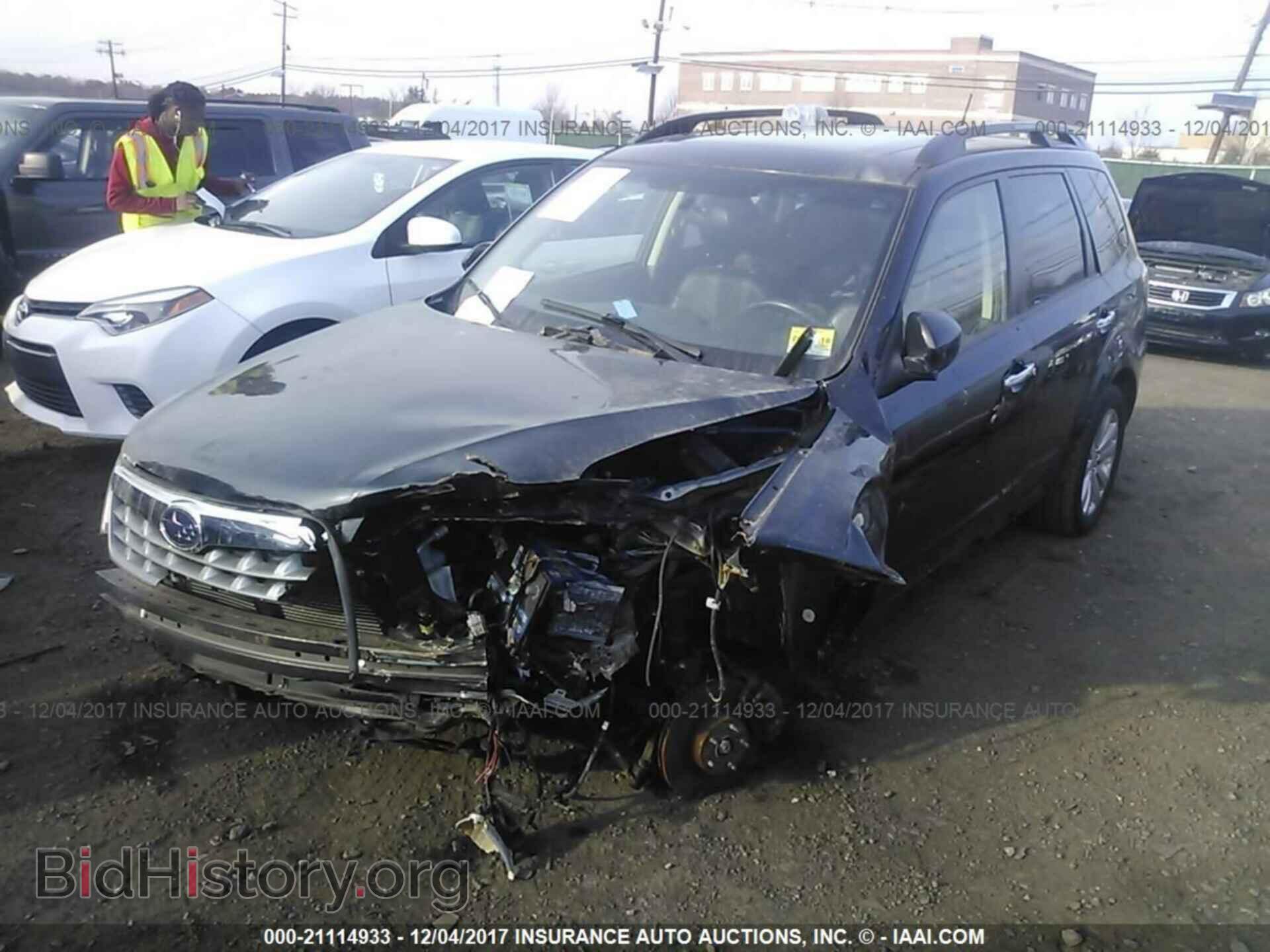 2011 Subaru Forester - VIN: JF2SHAEC8BH704737 - Фото 2