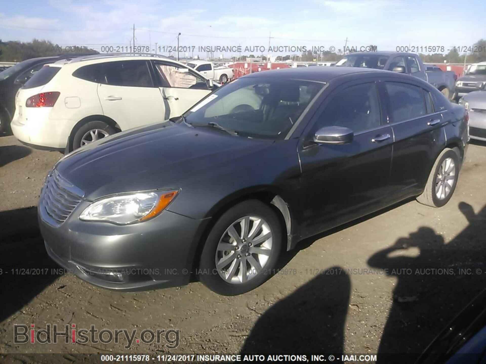 2013 Chrysler 200 - VIN: 1C3CCBCG7DN522677 - Фото 2