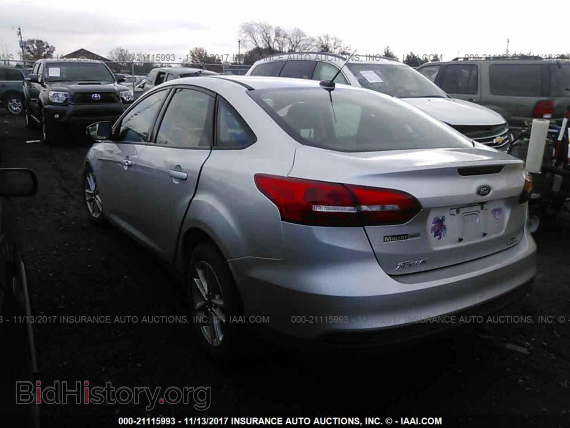 2015 Ford Focus - VIN: 1FADP3F22FL342263 - Photo 3