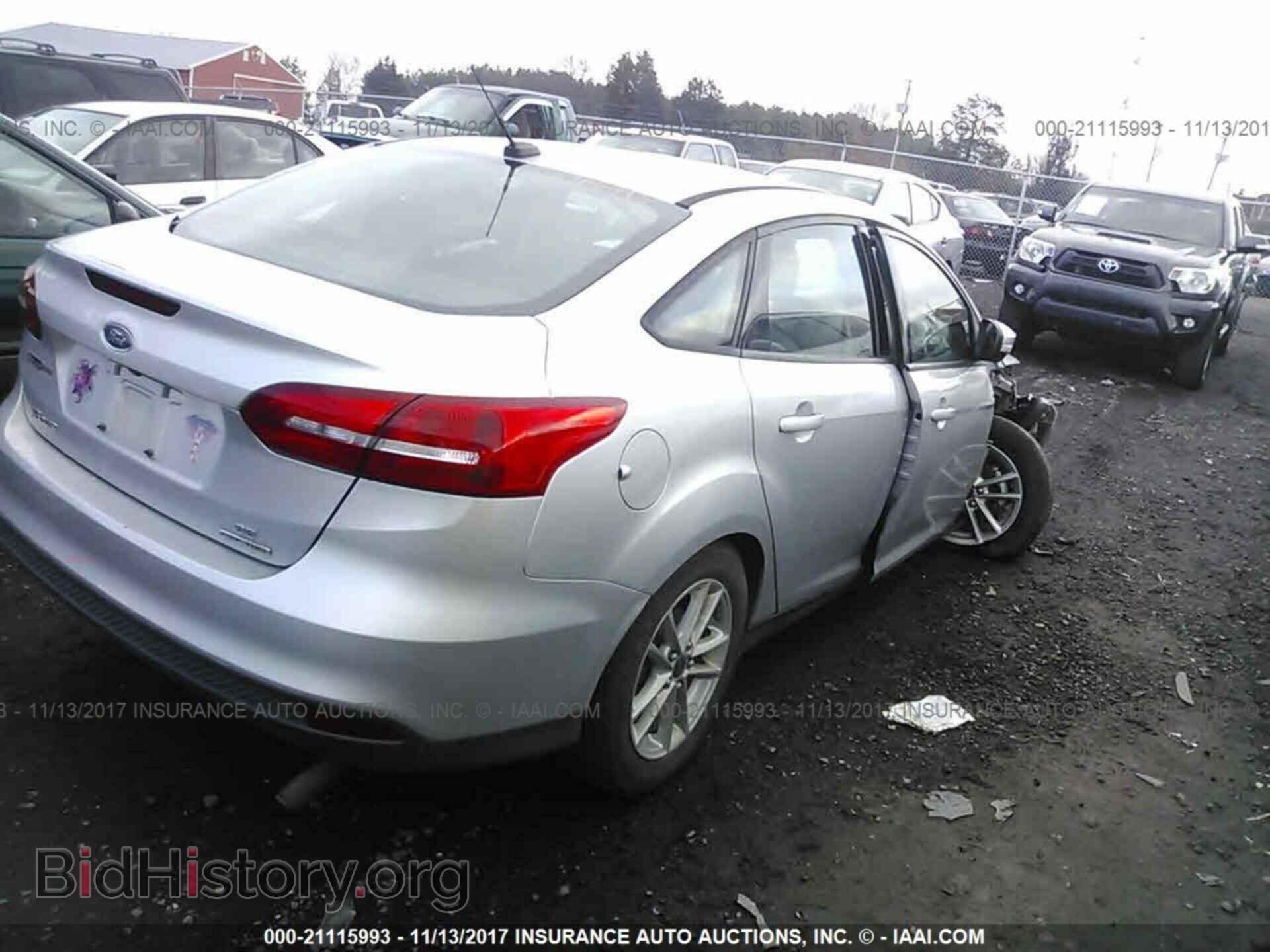 2015 Ford Focus - VIN: 1FADP3F22FL342263 - Photo 4