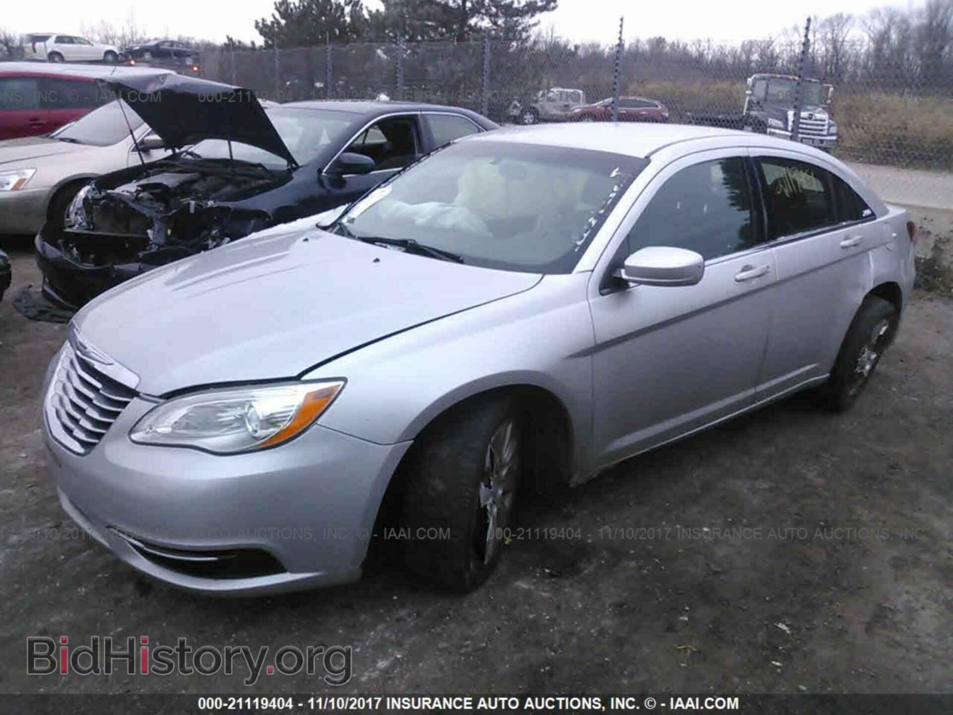 2011 Chrysler 200 - VIN: 1C3BC4FB0BN562796 - Фото 2