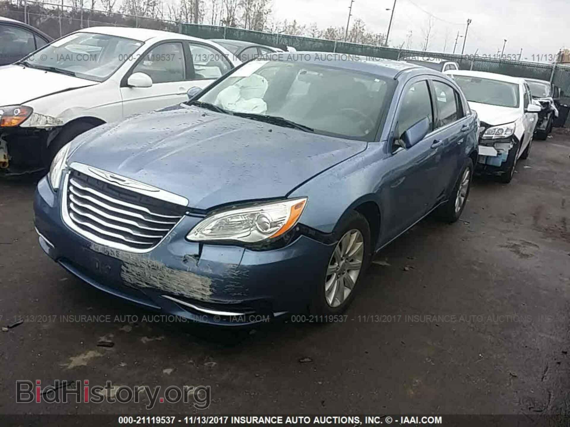 2011 Chrysler 200 - VIN: 1C3BC1FB3BN604165 - Фото 2