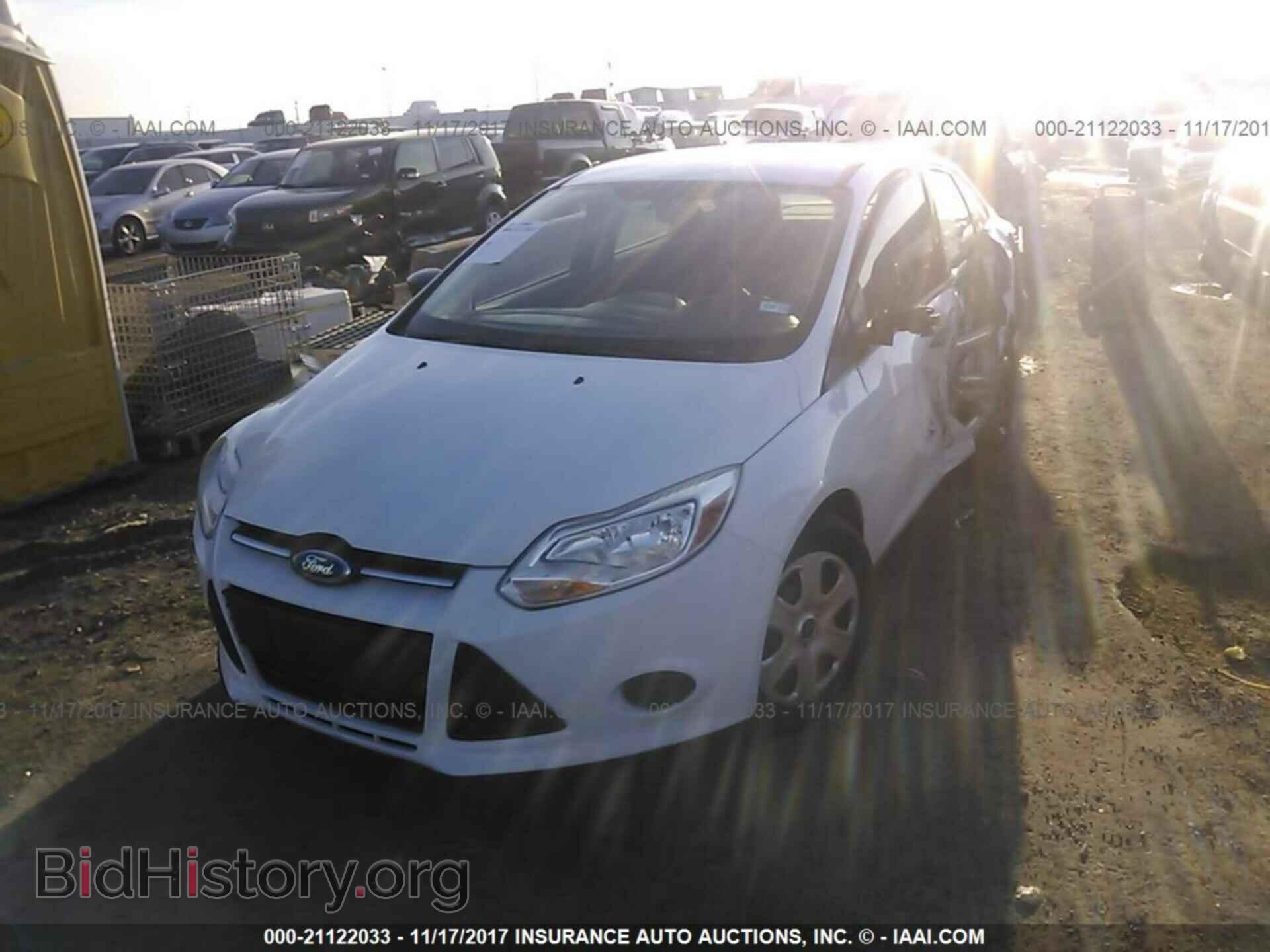 2012 Ford Focus - VIN: 1FAHP3E29CL329752 - Photo 2