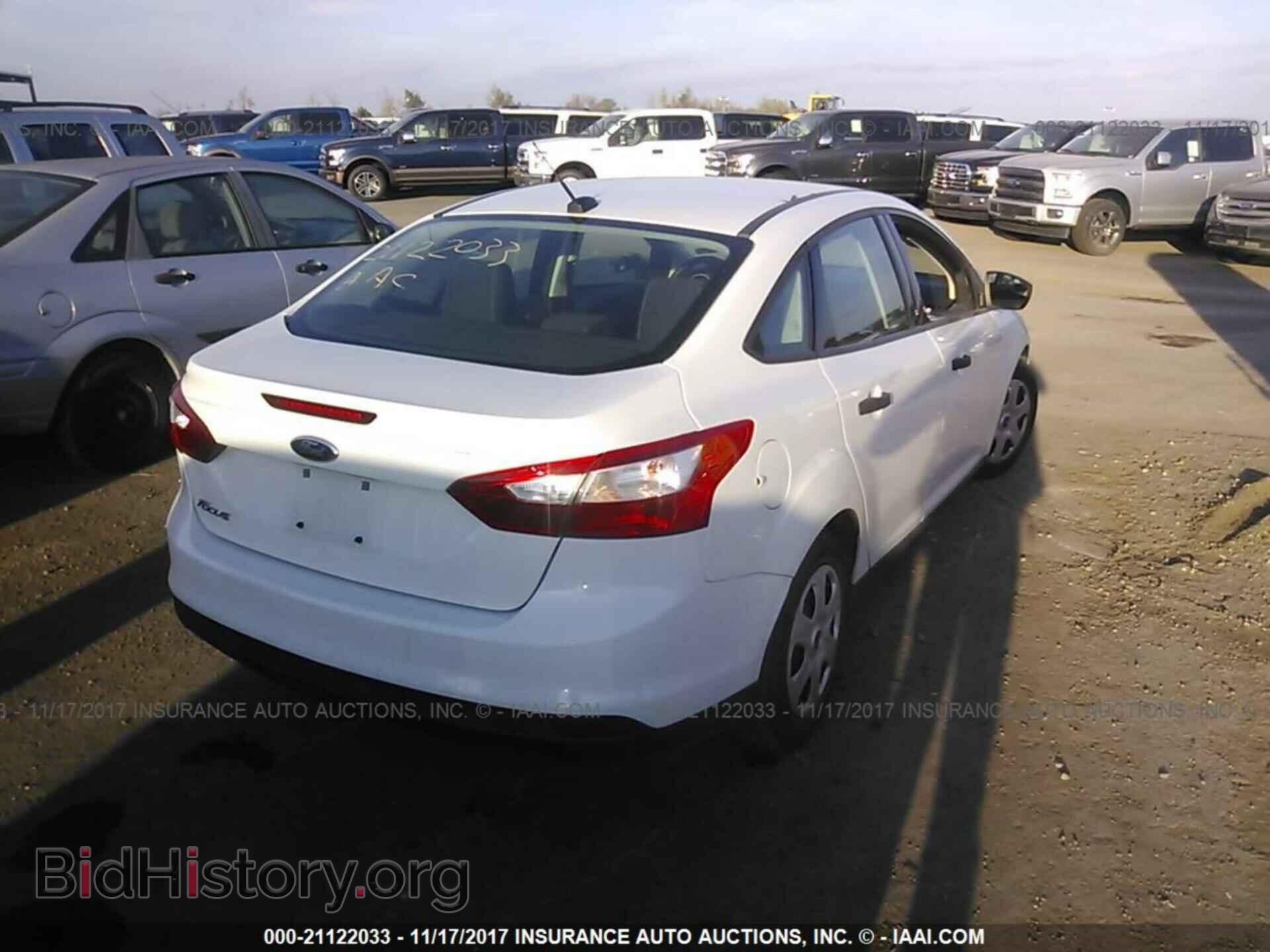 2012 Ford Focus - VIN: 1FAHP3E29CL329752 - Photo 4