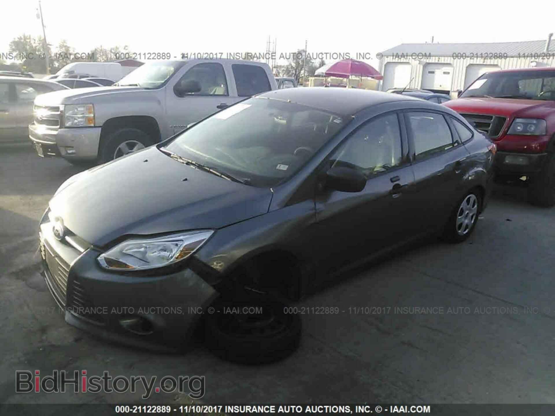 2014 Ford Focus - VIN: 1FADP3E29EL209077 - Photo 2