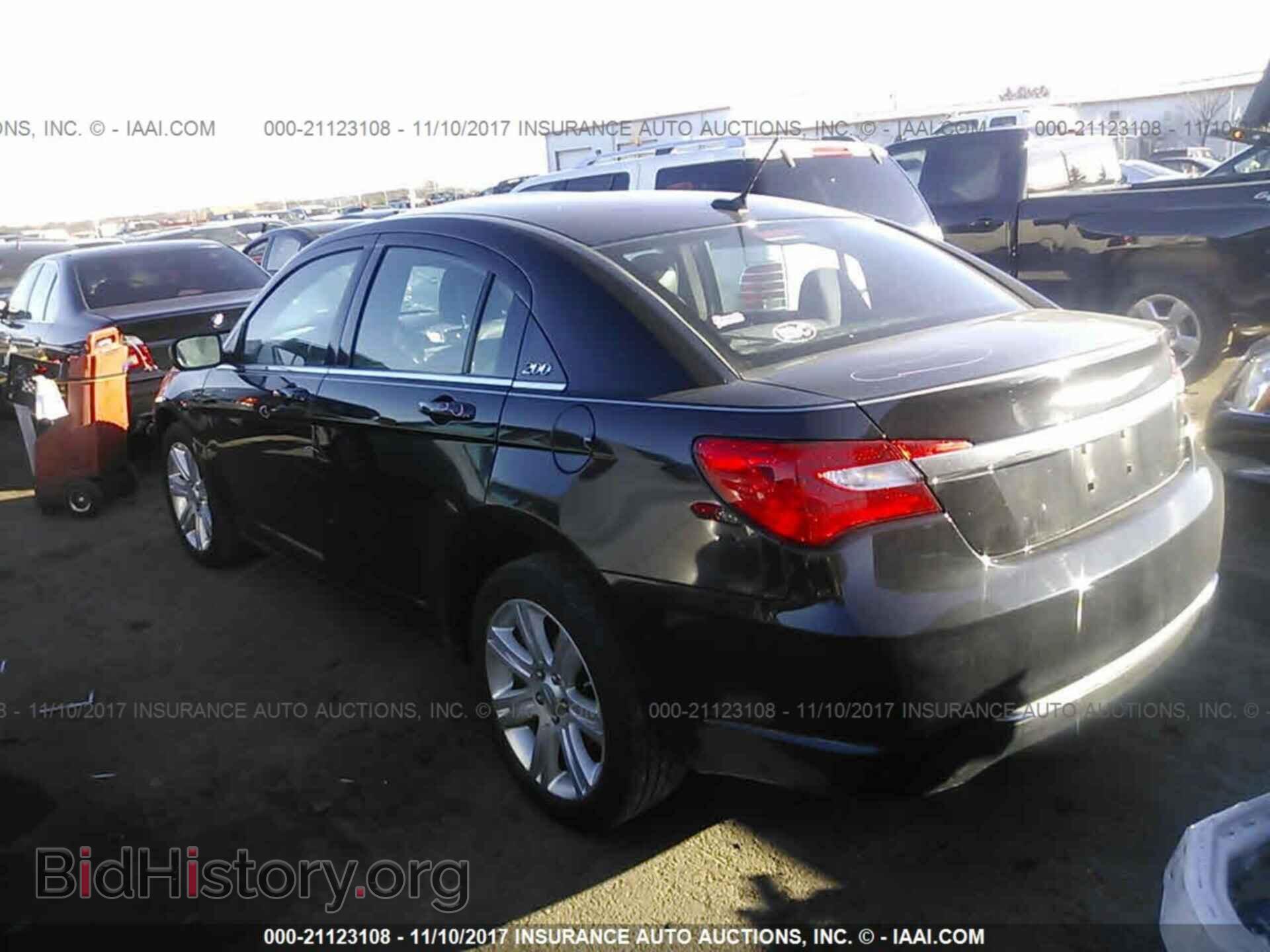 2012 Chrysler 200 - VIN: 1C3CCBBB0CN211452 - Photo 3
