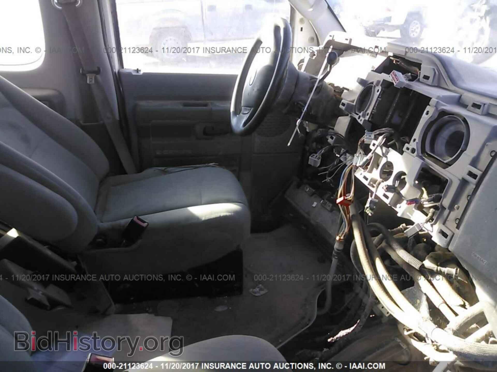 2011 Ford Econoline - VIN: 1FBSS3BL7BDB12743 - Photo 5