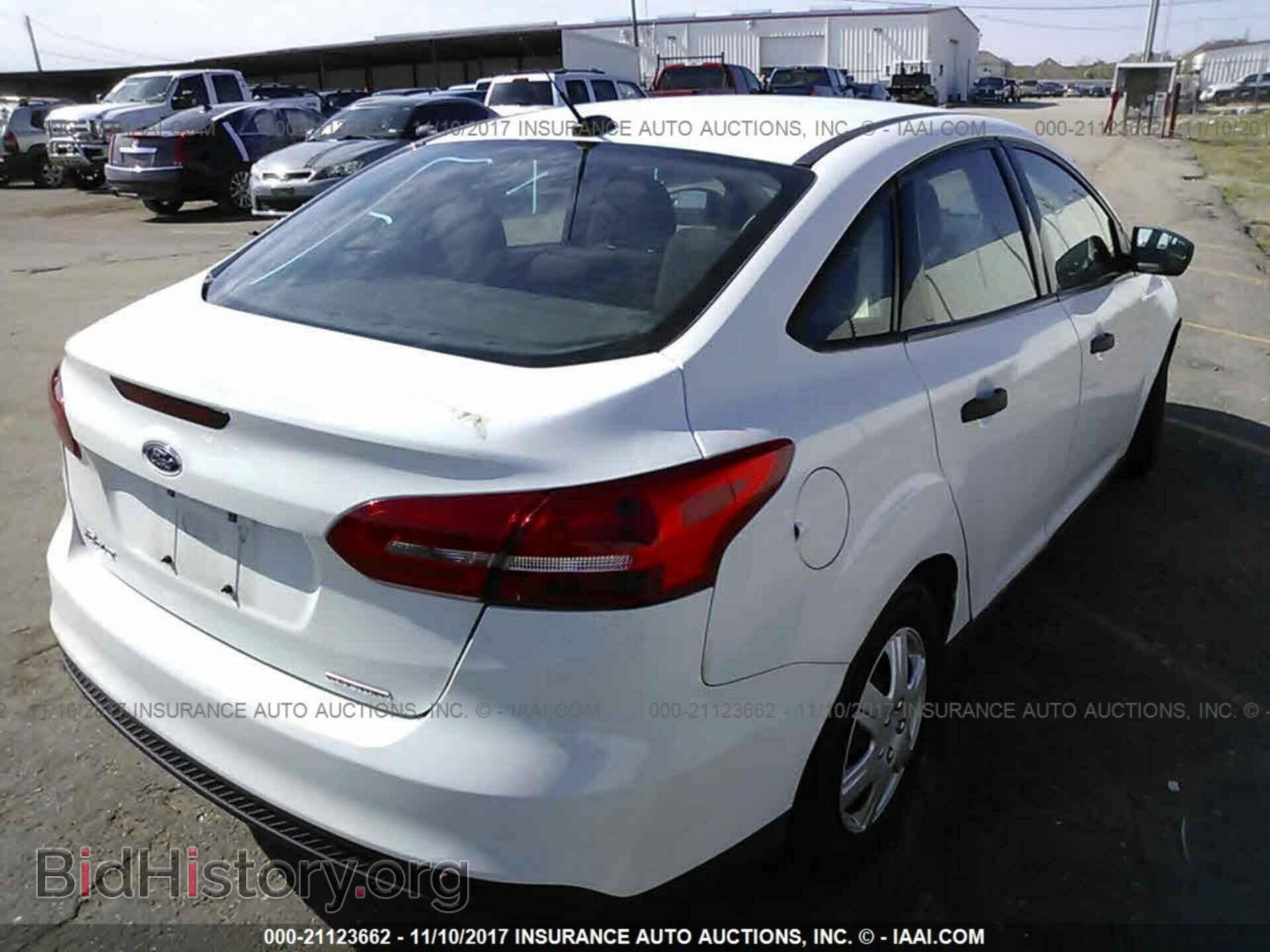 2016 Ford Focus - VIN: 1FADP3E24GL233810 - Photo 4