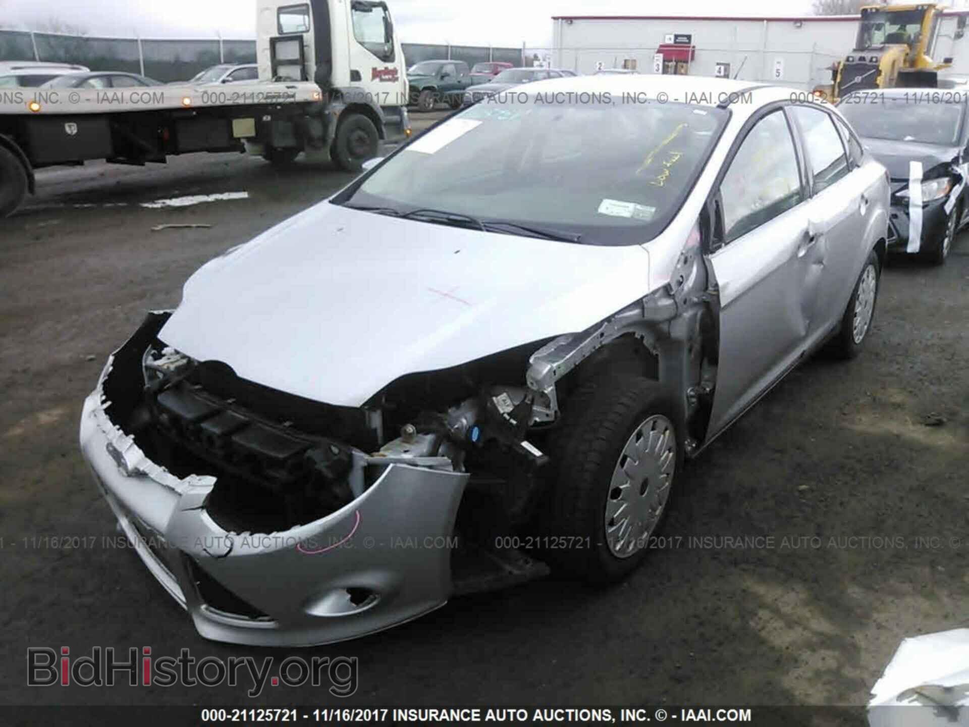 2013 Ford Focus - VIN: 1FADP3F25DL289121 - Photo 2