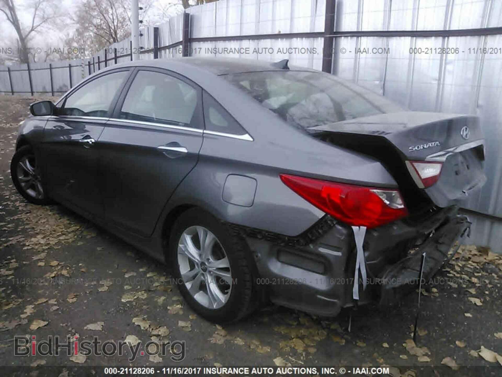 2012 Hyundai Sonata - VIN: 5NPEC4AC1CH377375 - Photo 3