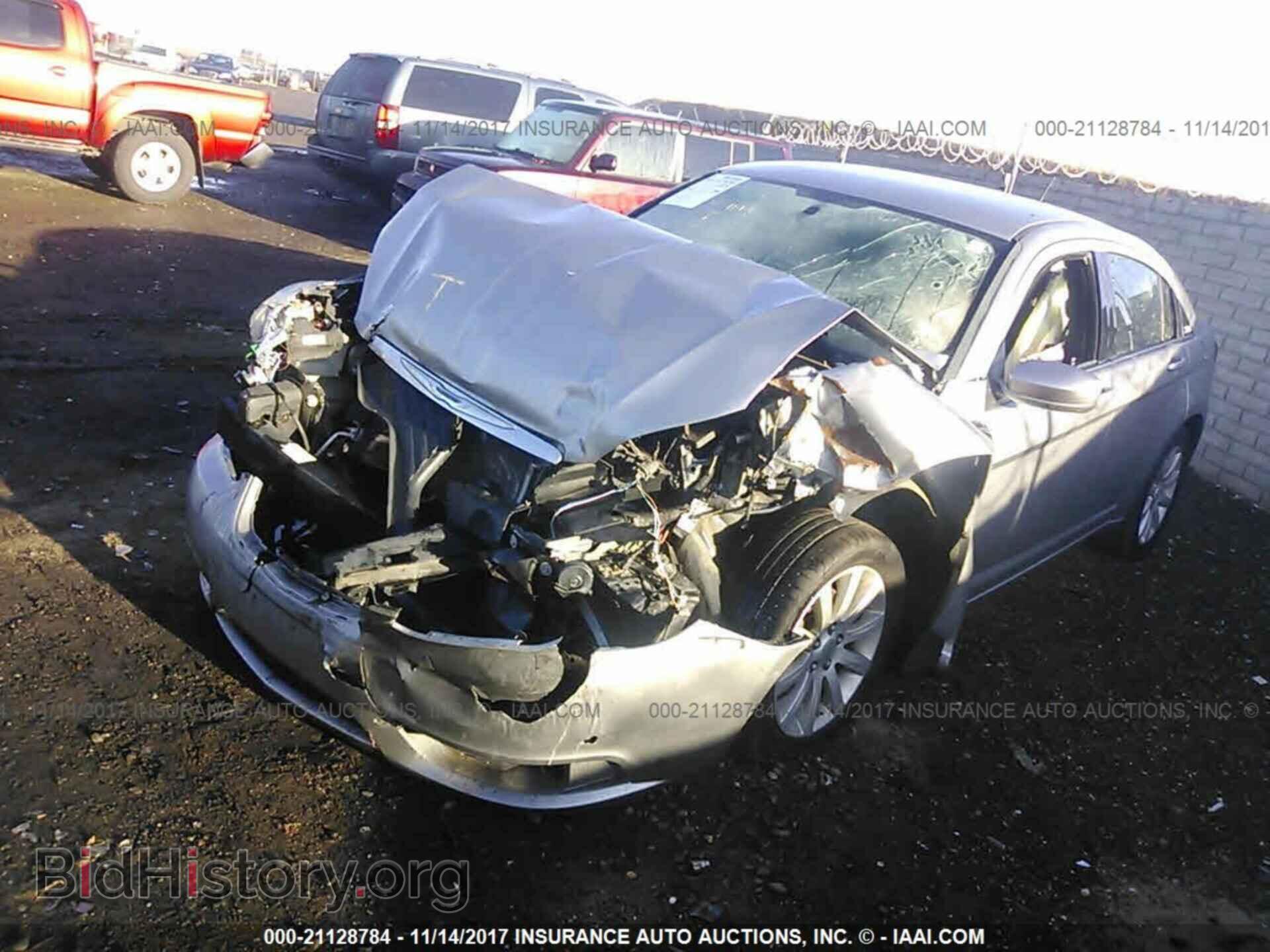 2013 Chrysler 200 - VIN: 1C3CCBBB1DN762636 - Photo 2