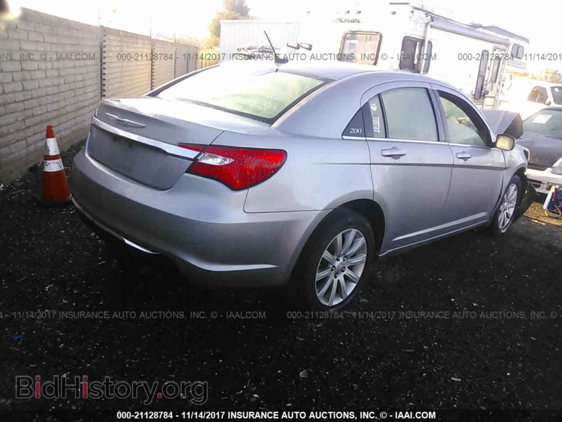2013 Chrysler 200 - VIN: 1C3CCBBB1DN762636 - Photo 4
