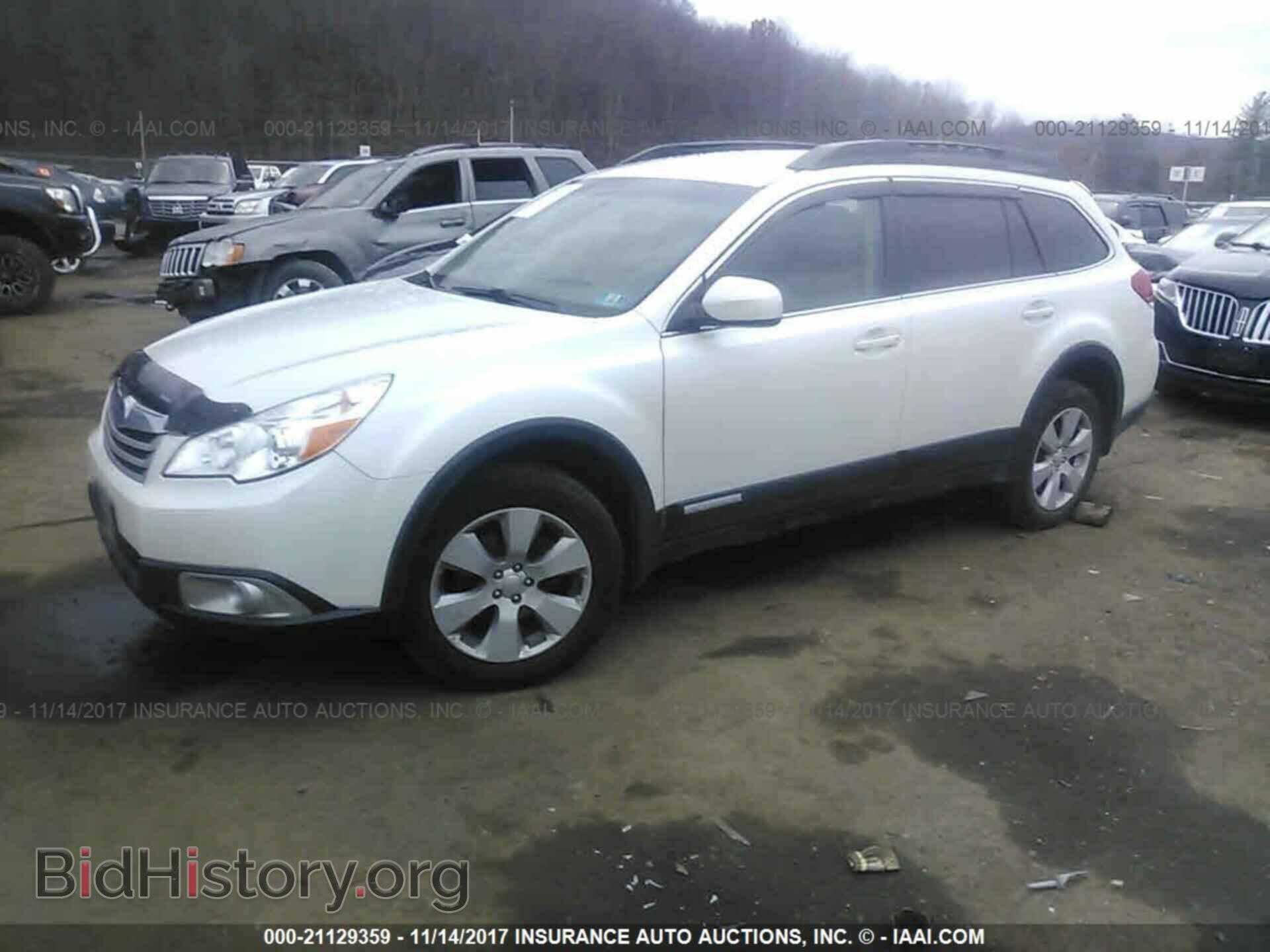 2011 Subaru Outback - VIN: 4S4BRBCC8B3327808 - Фото 2