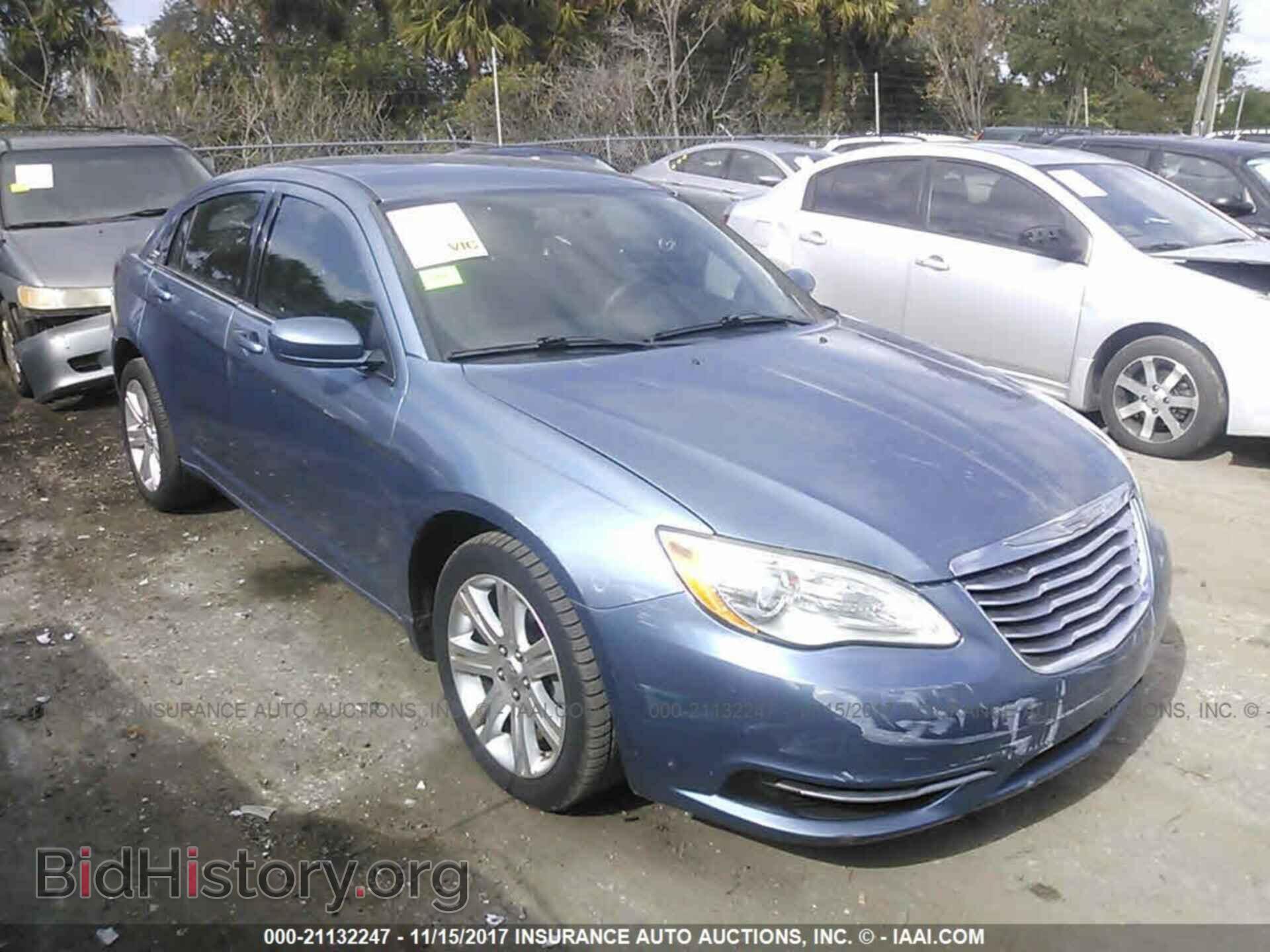 Photo 1C3BC1FB3BN607342 - Chrysler 200 2011