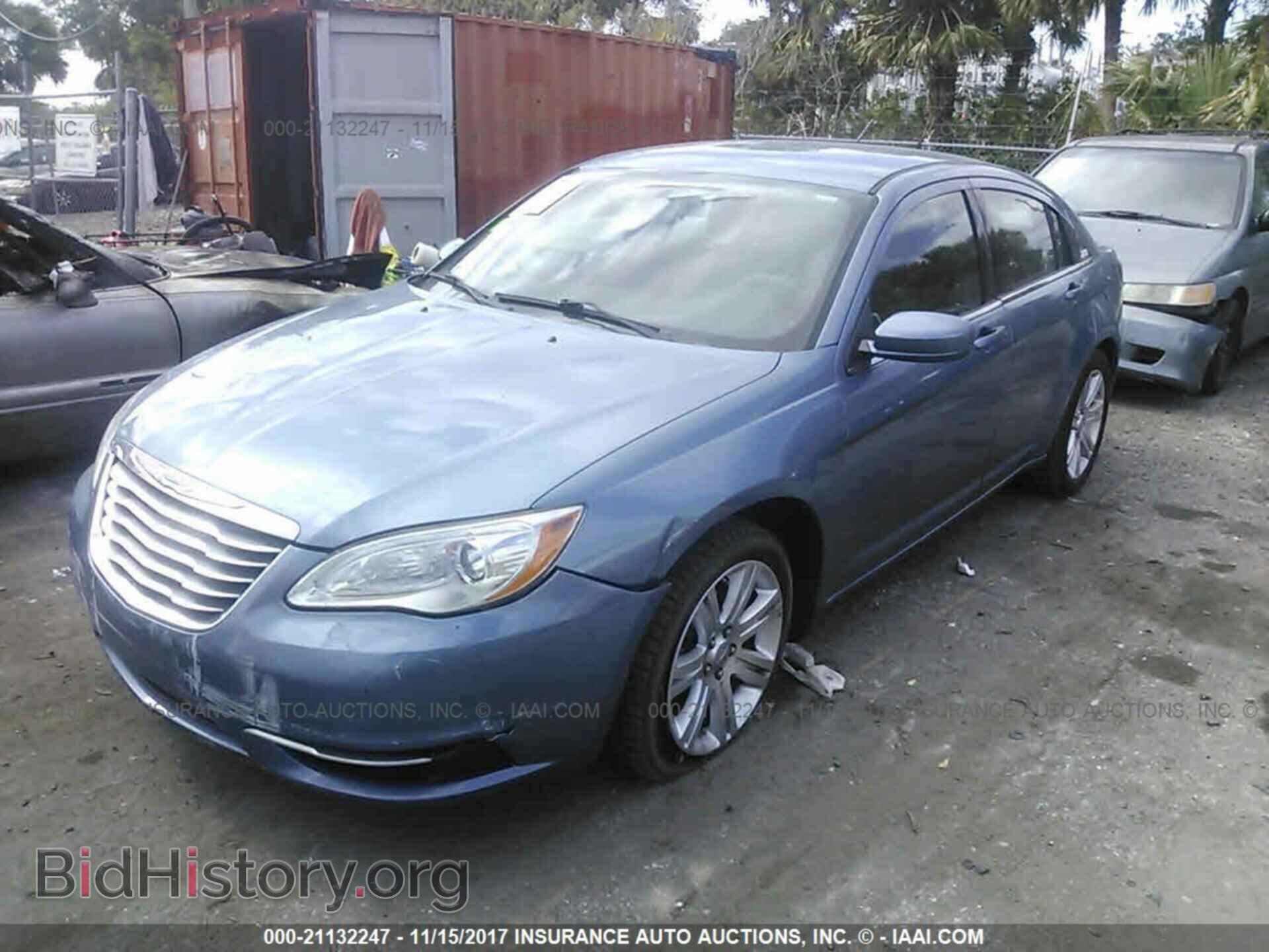 2011 Chrysler 200 - VIN: 1C3BC1FB3BN607342 - Photo 2