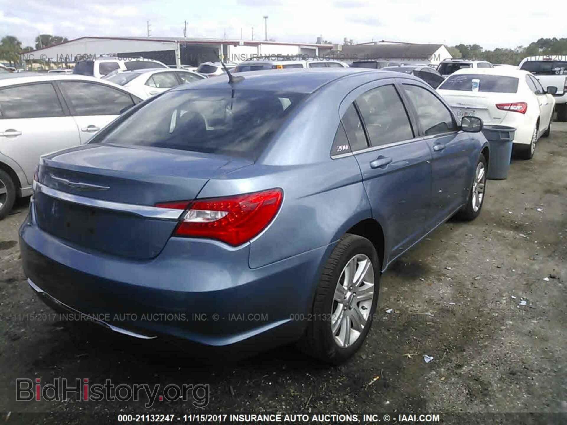 2011 Chrysler 200 - VIN: 1C3BC1FB3BN607342 - Photo 4