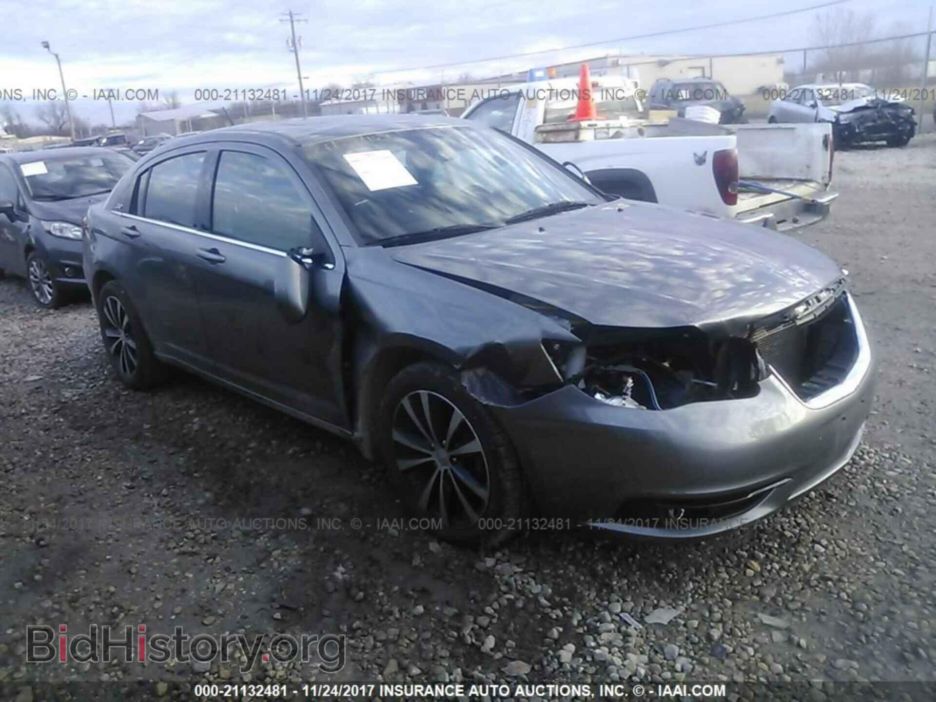 Photo 1C3CCBBB8DN570369 - Chrysler 200 2013