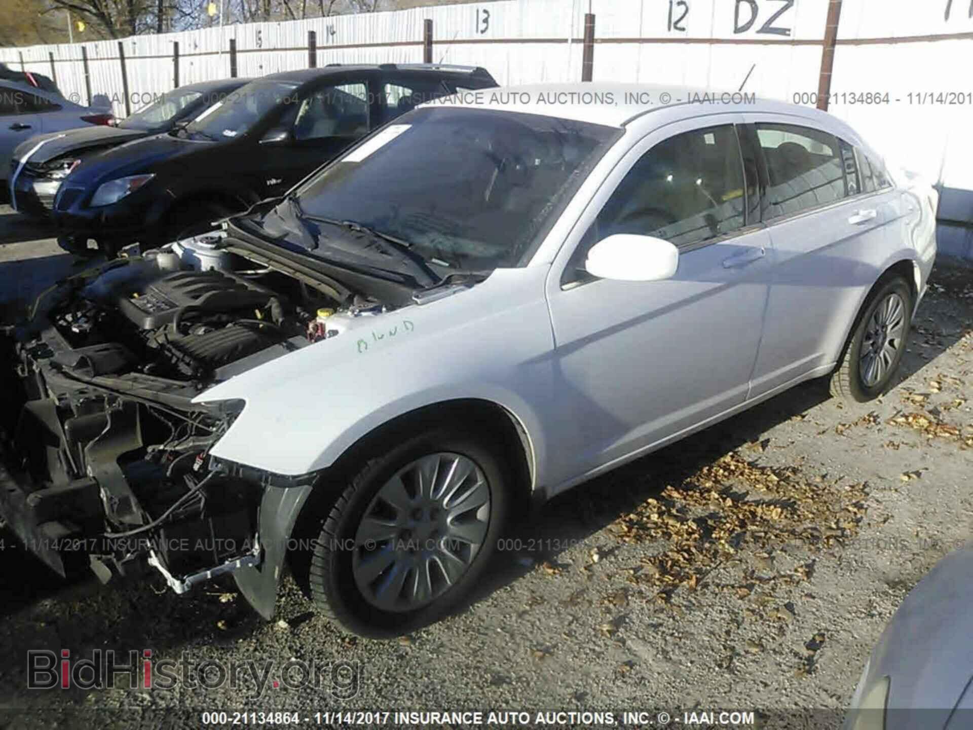 2014 Chrysler 200 - VIN: 1C3CCBAB6EN210679 - Фото 2