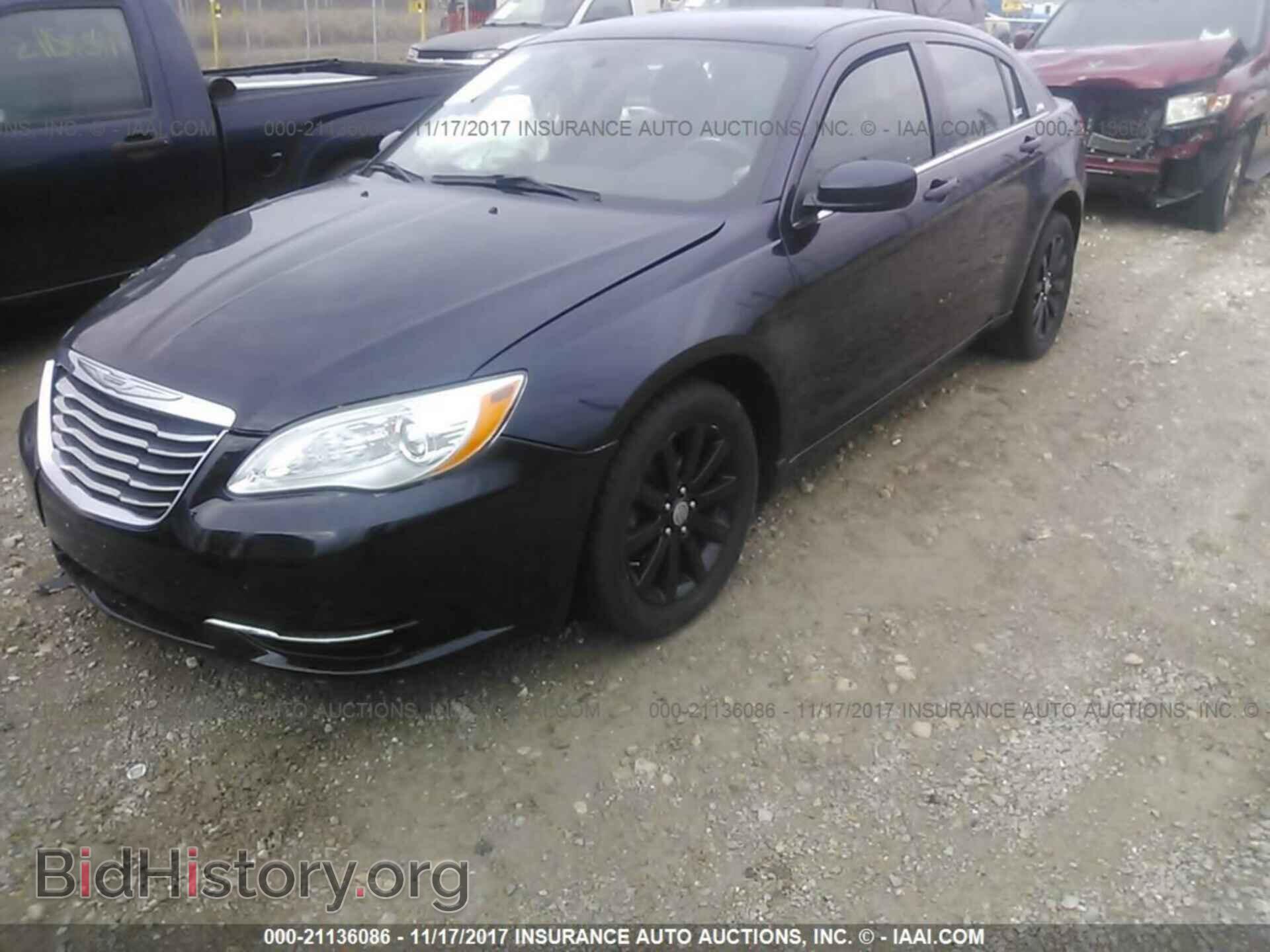 2011 Chrysler 200 - VIN: 1C3BC1FB8BN521752 - Фото 2